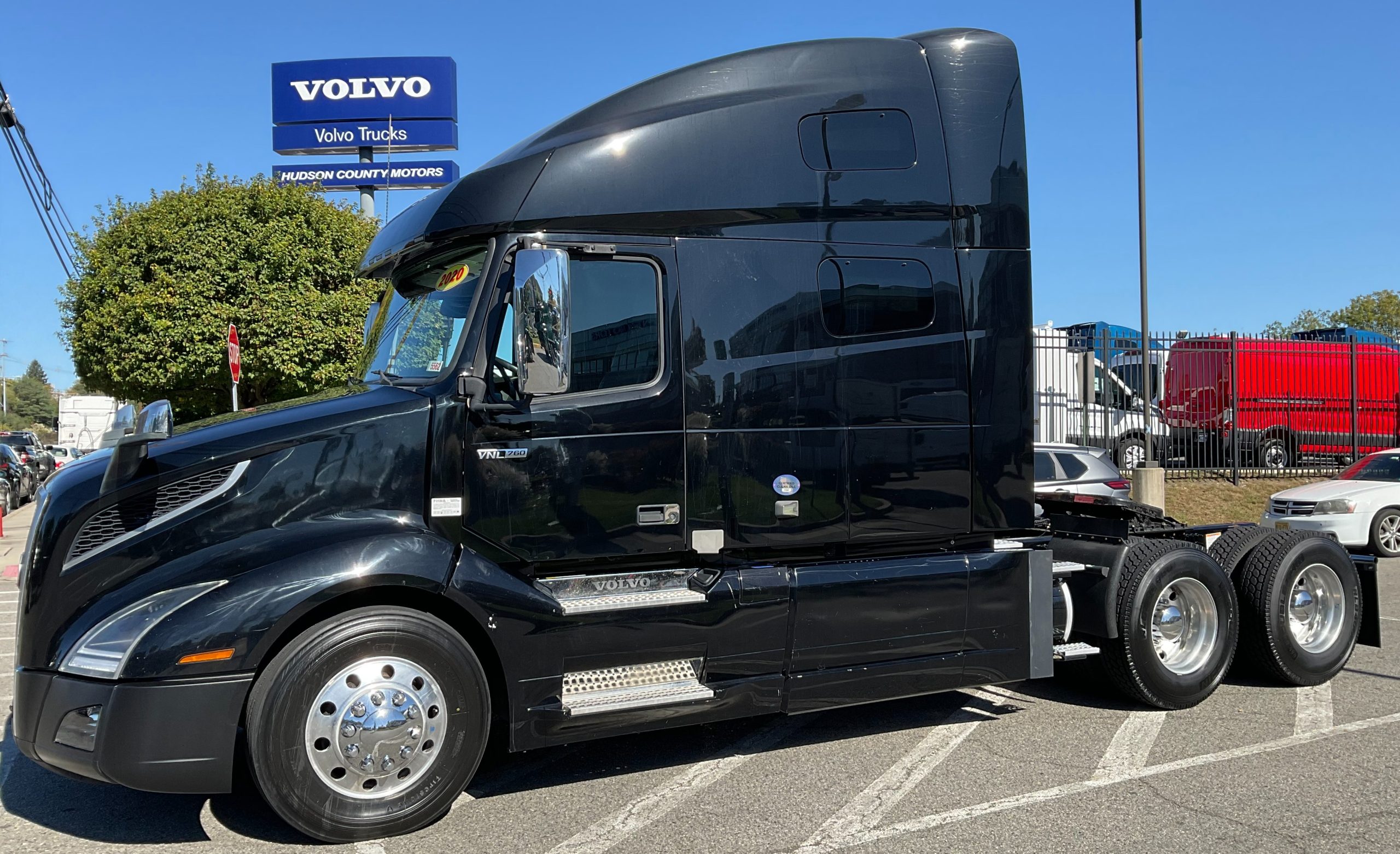 2020 VOLVO VNL64T760 - image 1 of 6