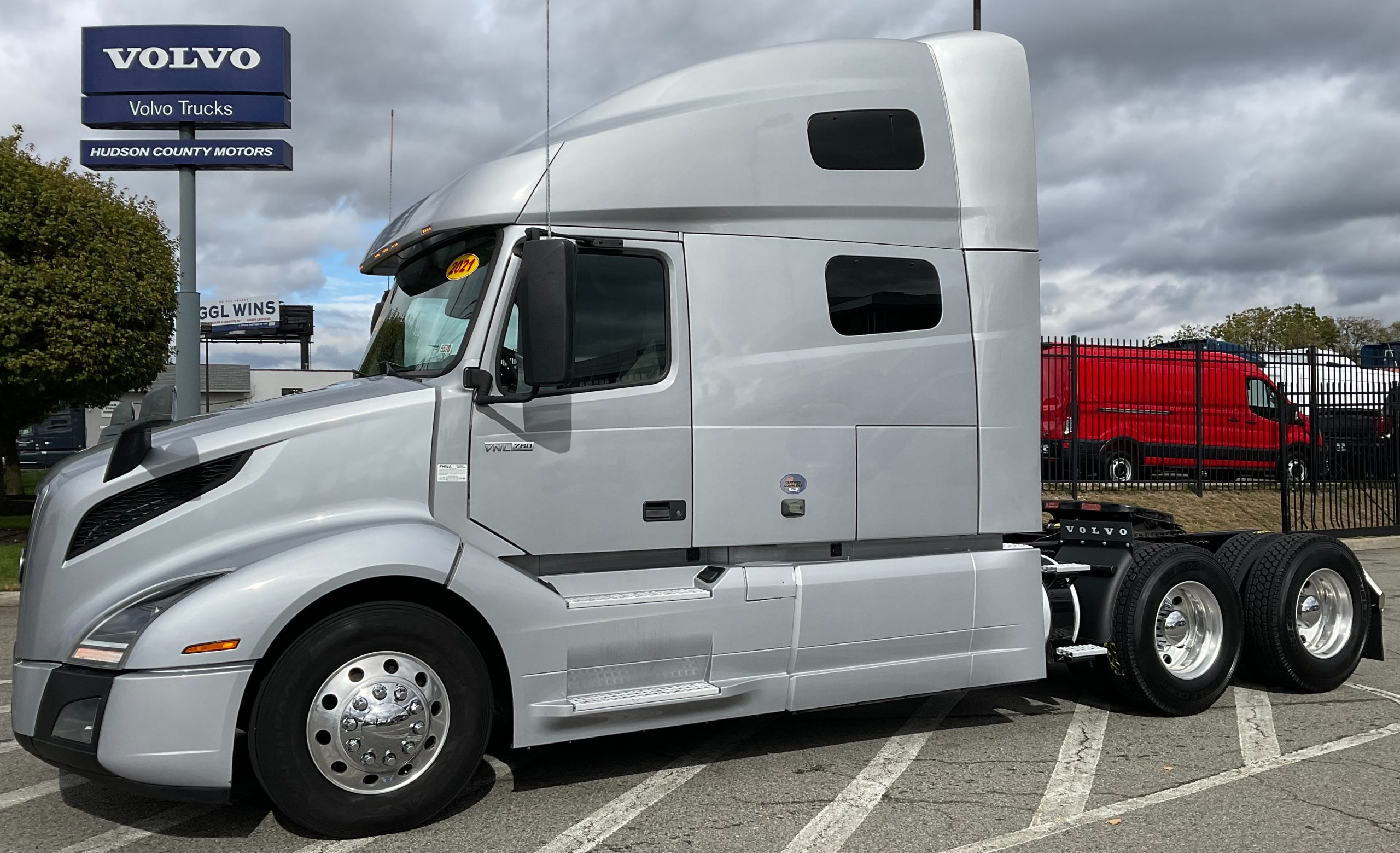 2021 VOLVO VNL64T760 - image 1 of 6