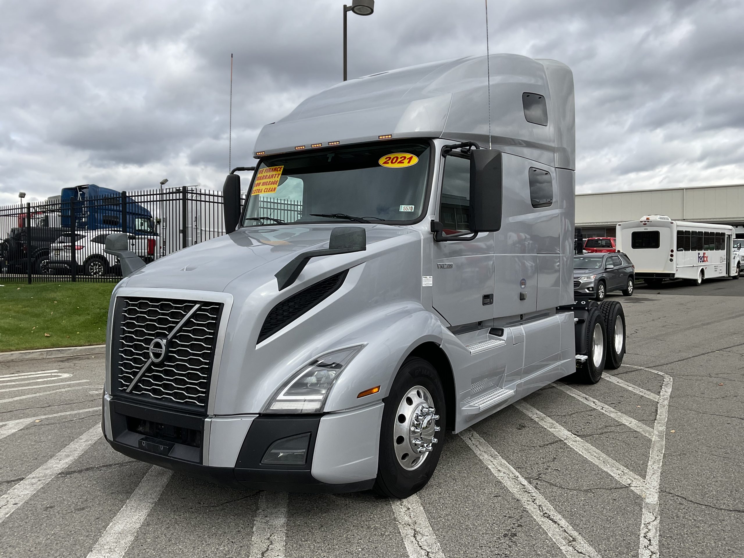 2021 VOLVO VNL64T760 - image 2 of 6