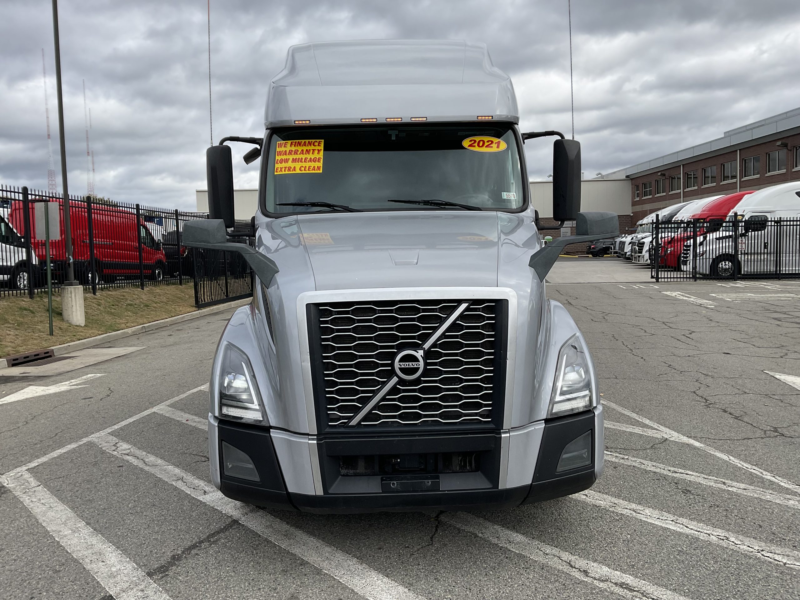 2021 VOLVO VNL64T760 - image 3 of 6