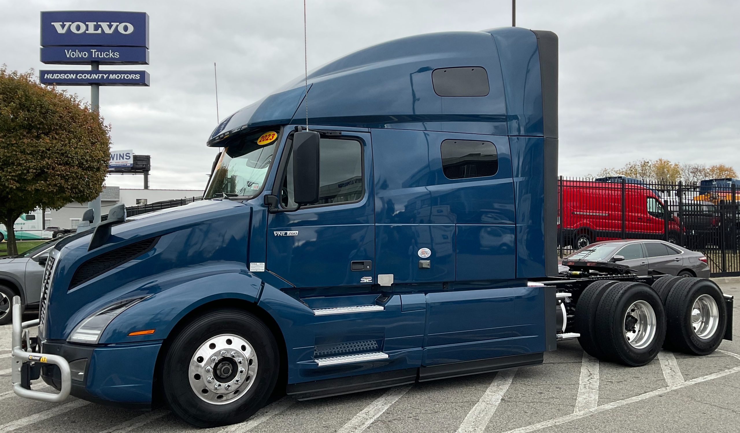 2023 VOLVO VNL64T760 - image 1 of 6
