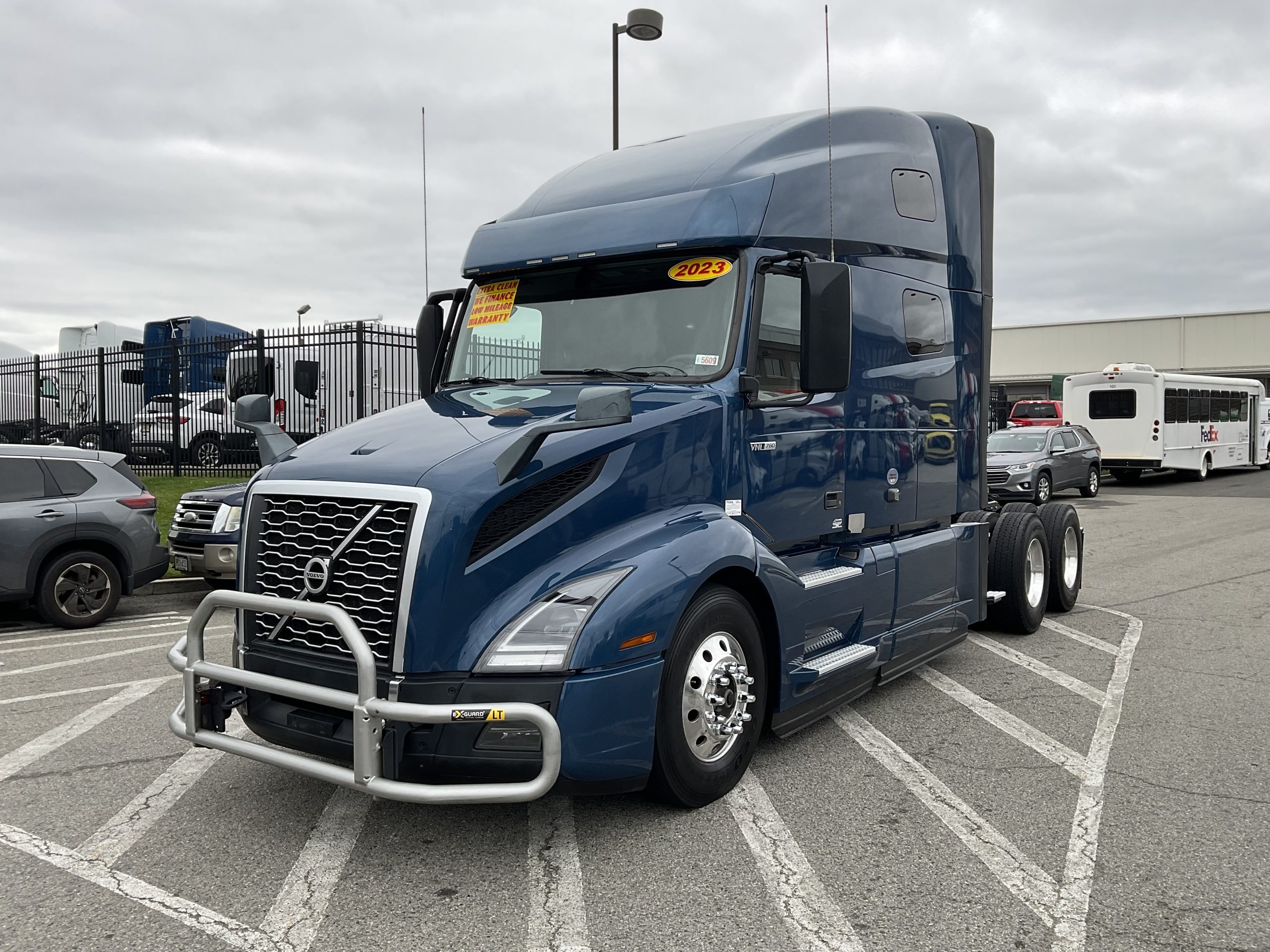 2023 VOLVO VNL64T760 - image 2 of 6