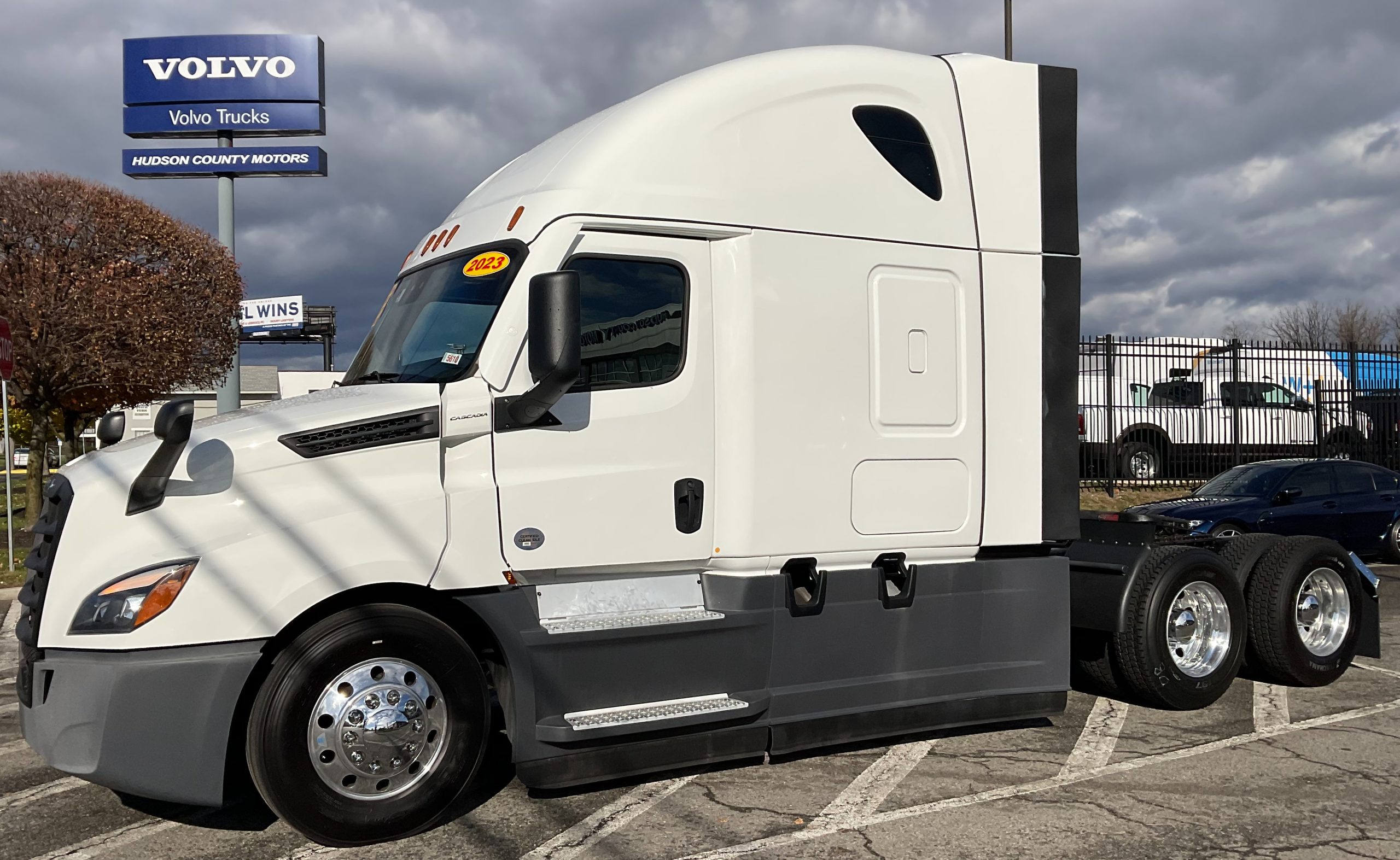 2023 FREIGHTLINER CASCADIA 126 2023 FREIGHTLINER CASCADIA 126 - image 1 of 6