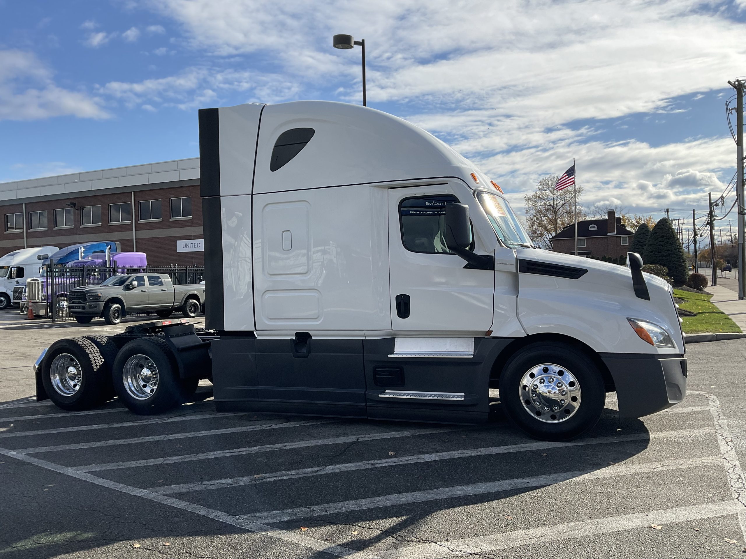2023 FREIGHTLINER CASCADIA 126 2023 FREIGHTLINER CASCADIA 126 - image 5 of 6