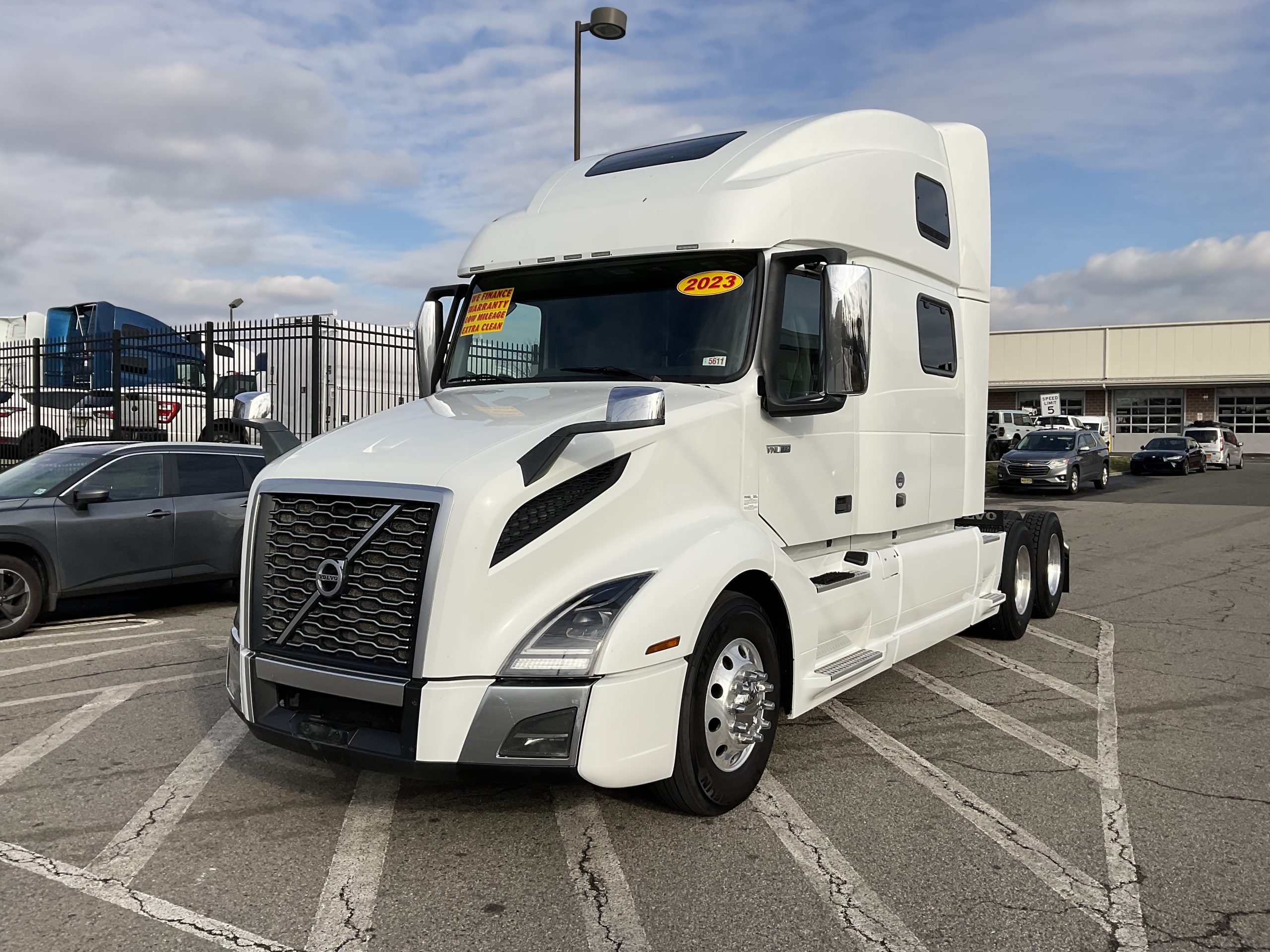 2023 VOLVO VNL64T860 - image 2 of 6