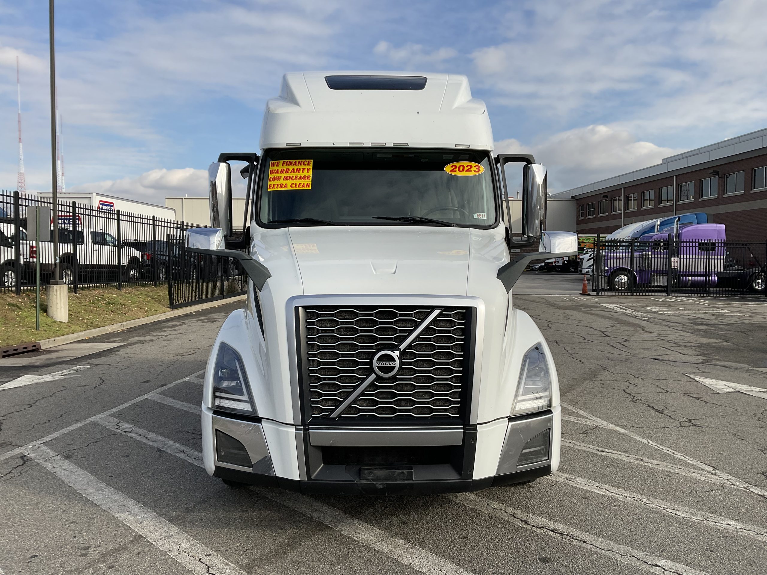 2023 VOLVO VNL64T860 - image 3 of 6