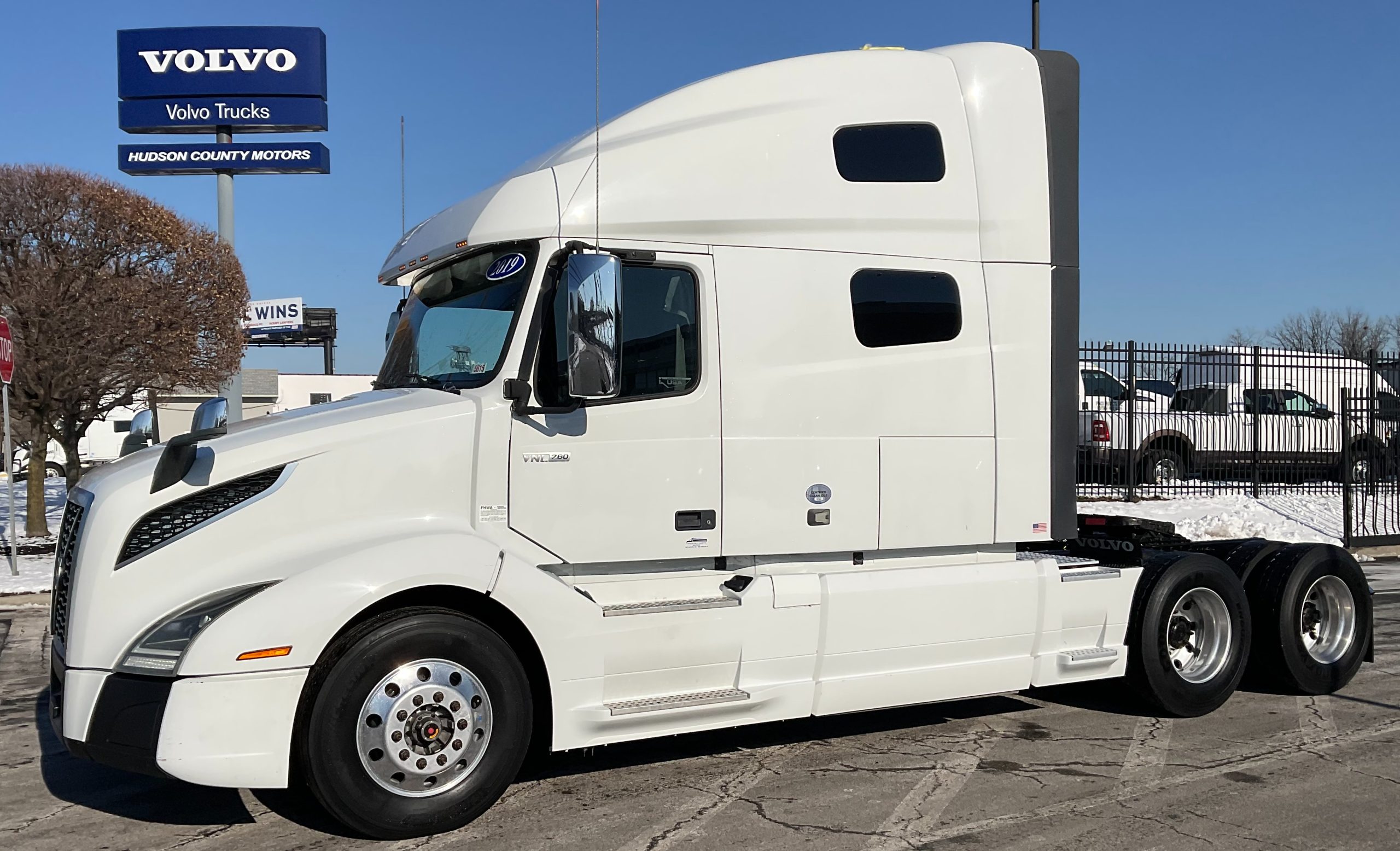 2019 VOLVO VNL64T760 2019 VOLVO VNL64T760 - image 1 of 6
