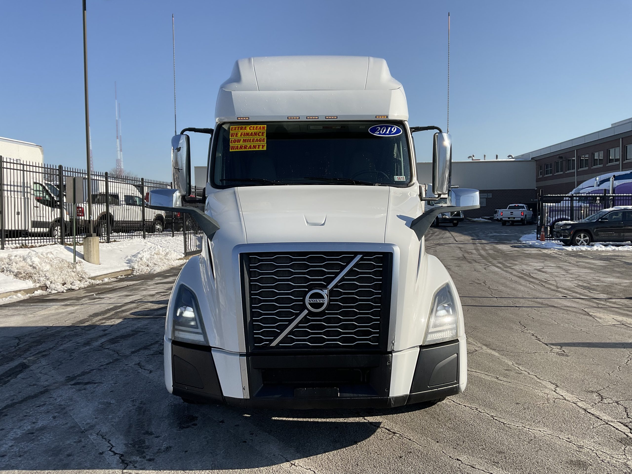 2019 VOLVO VNL64T760 2019 VOLVO VNL64T760 - image 3 of 6
