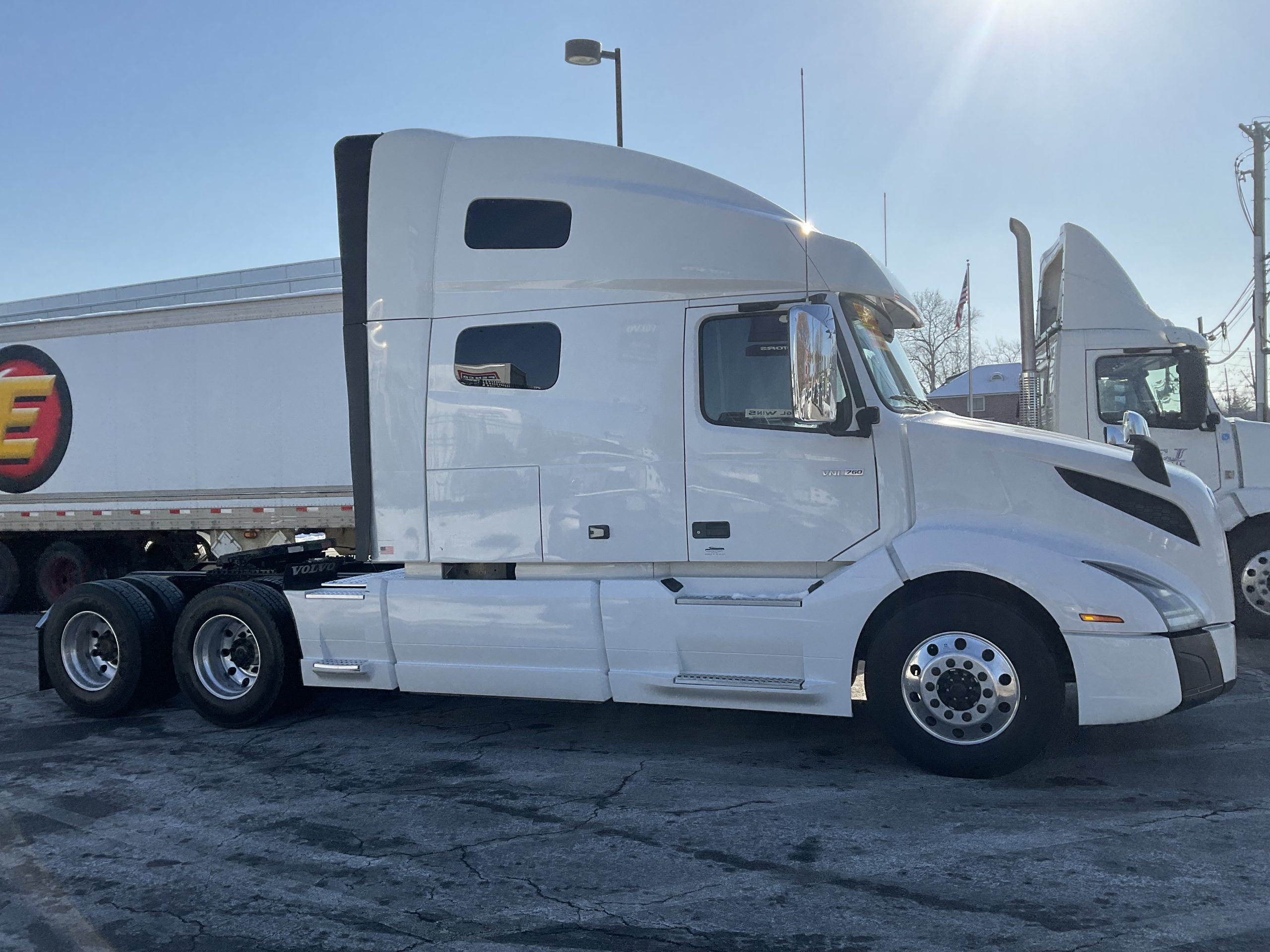 2019 VOLVO VNL64T760 2019 VOLVO VNL64T760 - image 5 of 6