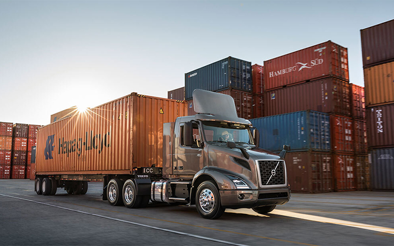 Volvo Trucks VNR 400 Volvo Trucks VNR 400 - image 2 of 4