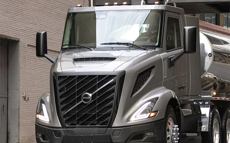 Volvo Trucks VNR Truck Volvo Trucks VNR Truck - image 2 of 4