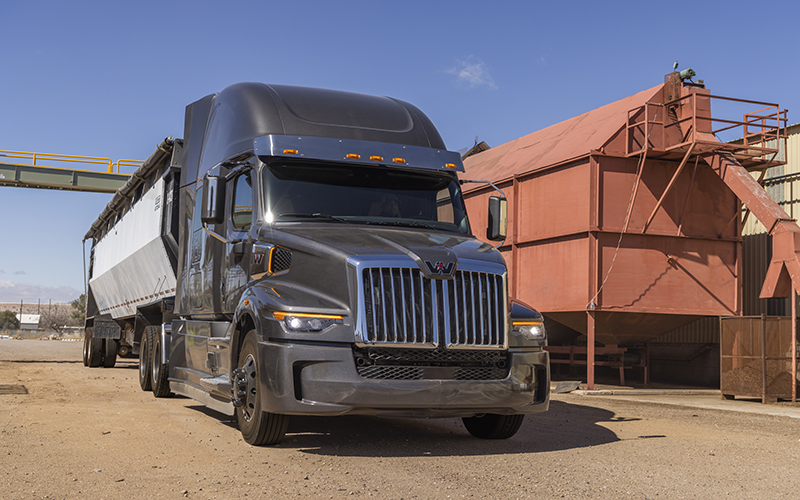 Western Star 57X ws_57x_72hr_sleeper_grey_02