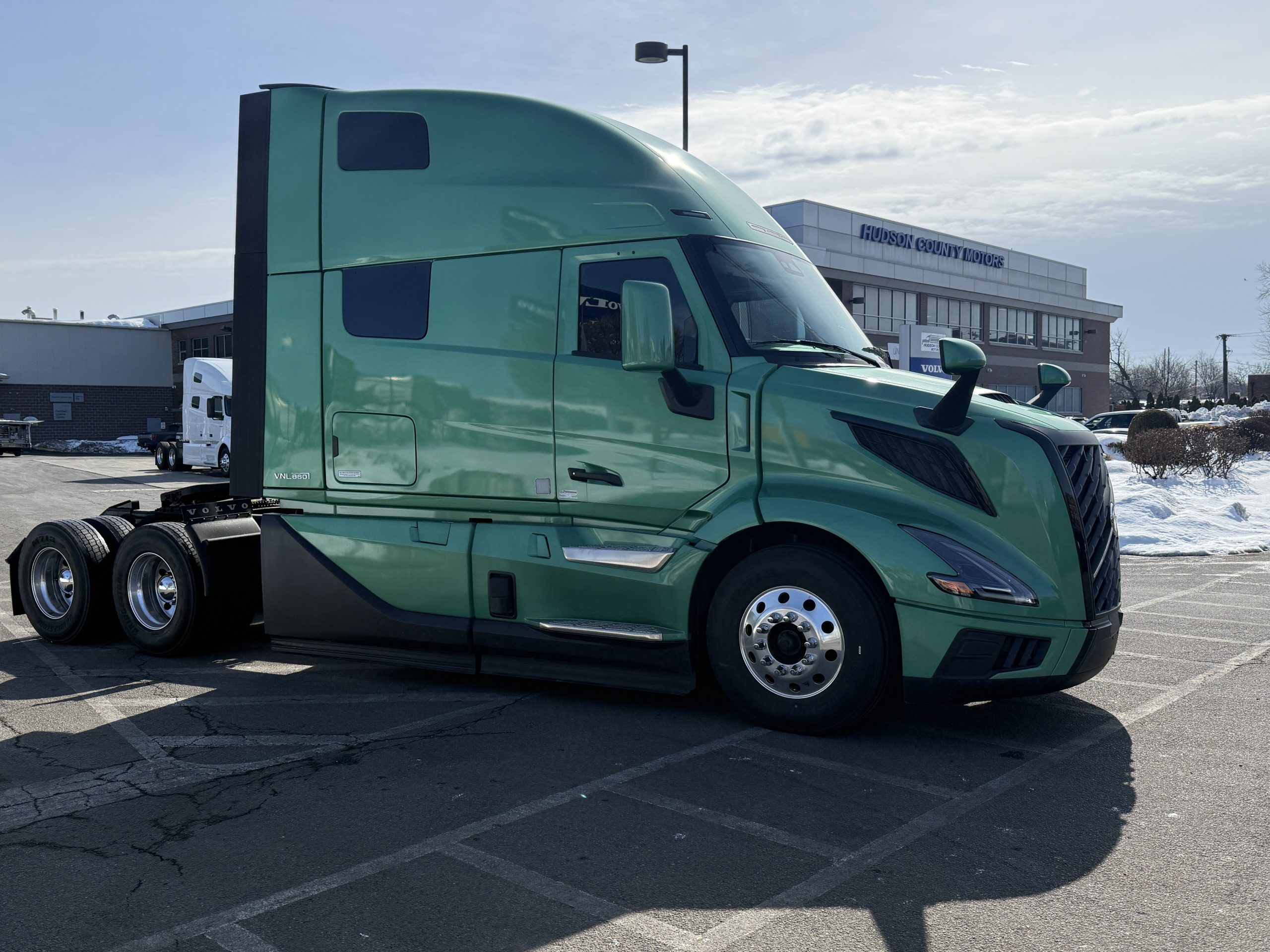 2027 VOLVO VNL64T860 2027 VOLVO VNL64T860 - image 4 of 6
