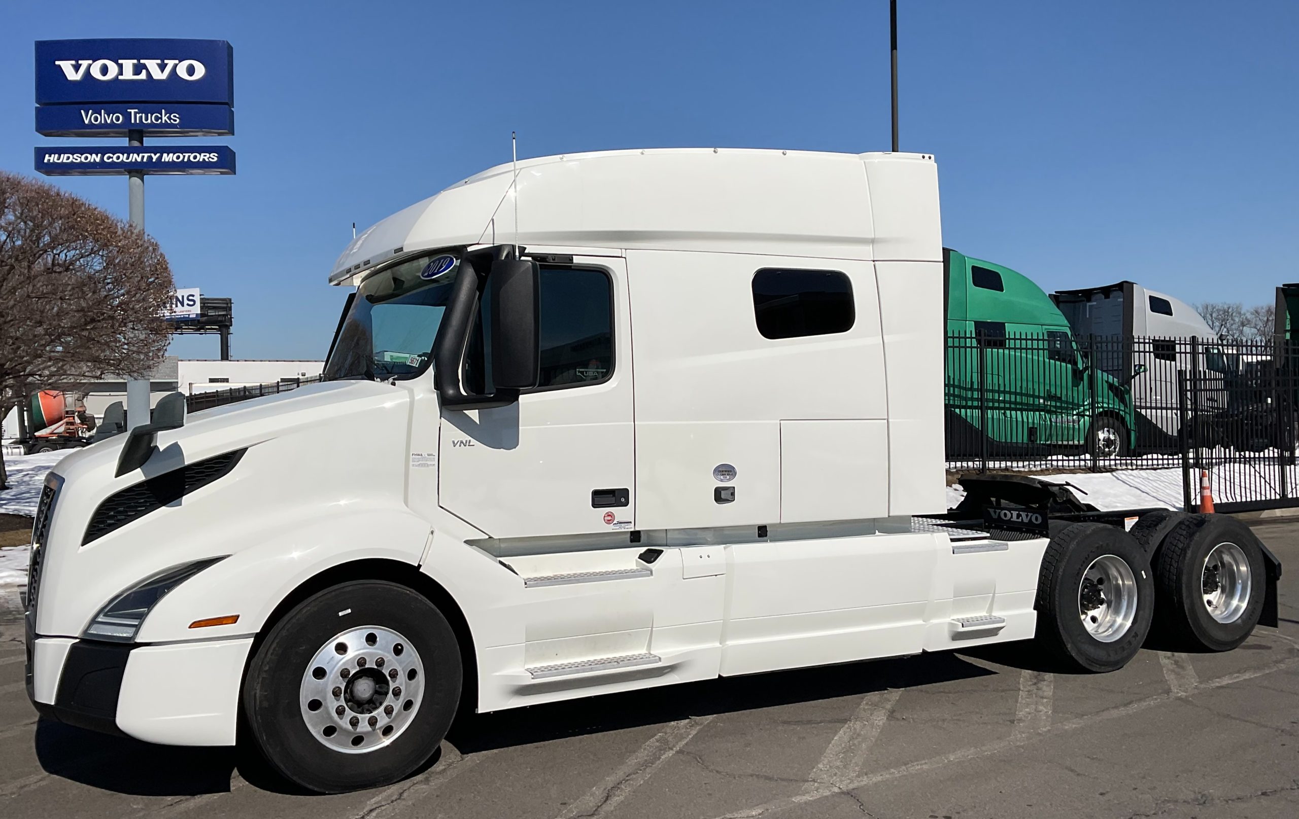 2019 VOLVO VNL64T740 2019 VOLVO VNL64T740 - image 1 of 6