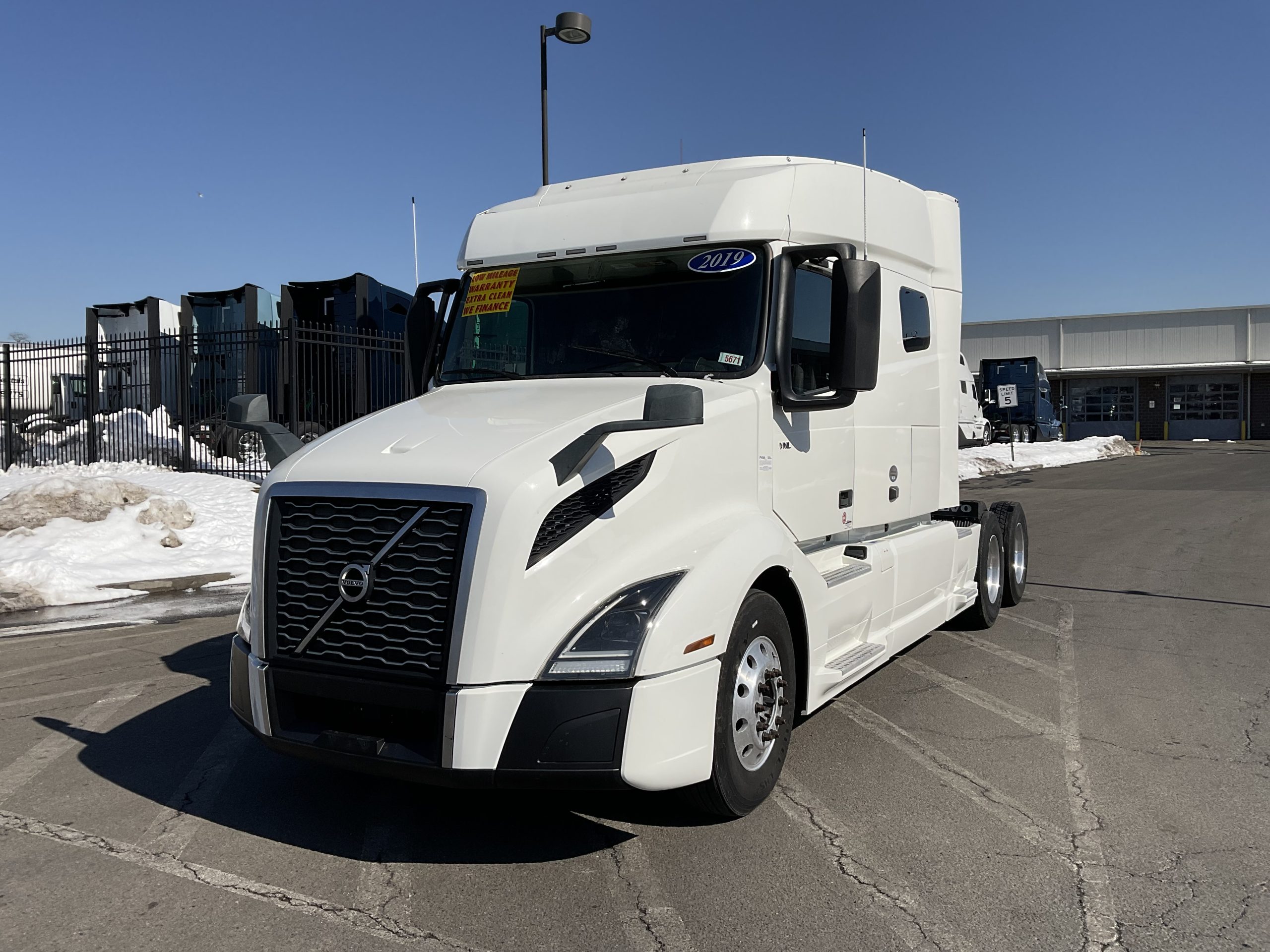 2019 VOLVO VNL64T740 2019 VOLVO VNL64T740 - image 2 of 6