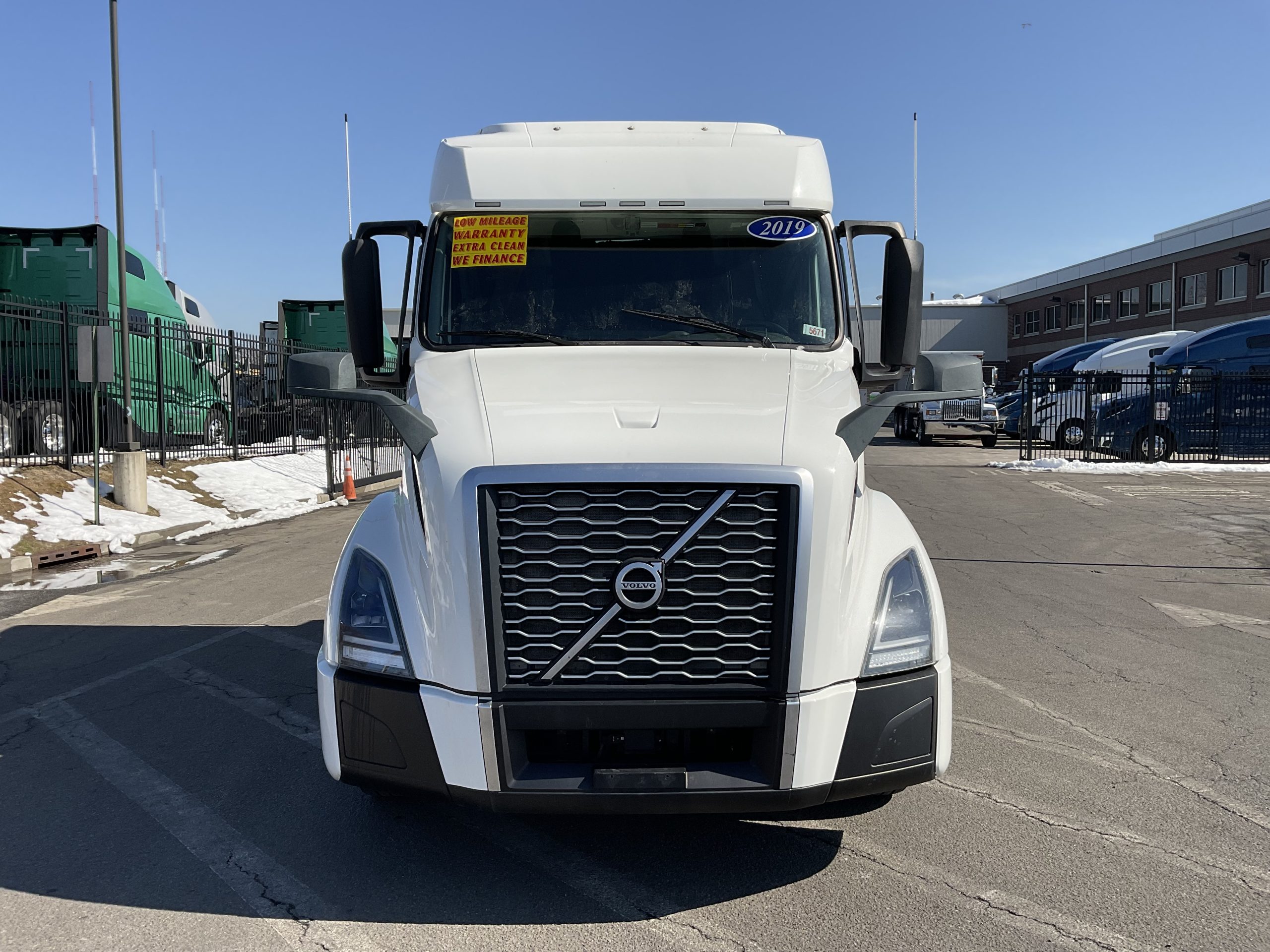 2019 VOLVO VNL64T740 2019 VOLVO VNL64T740 - image 3 of 6