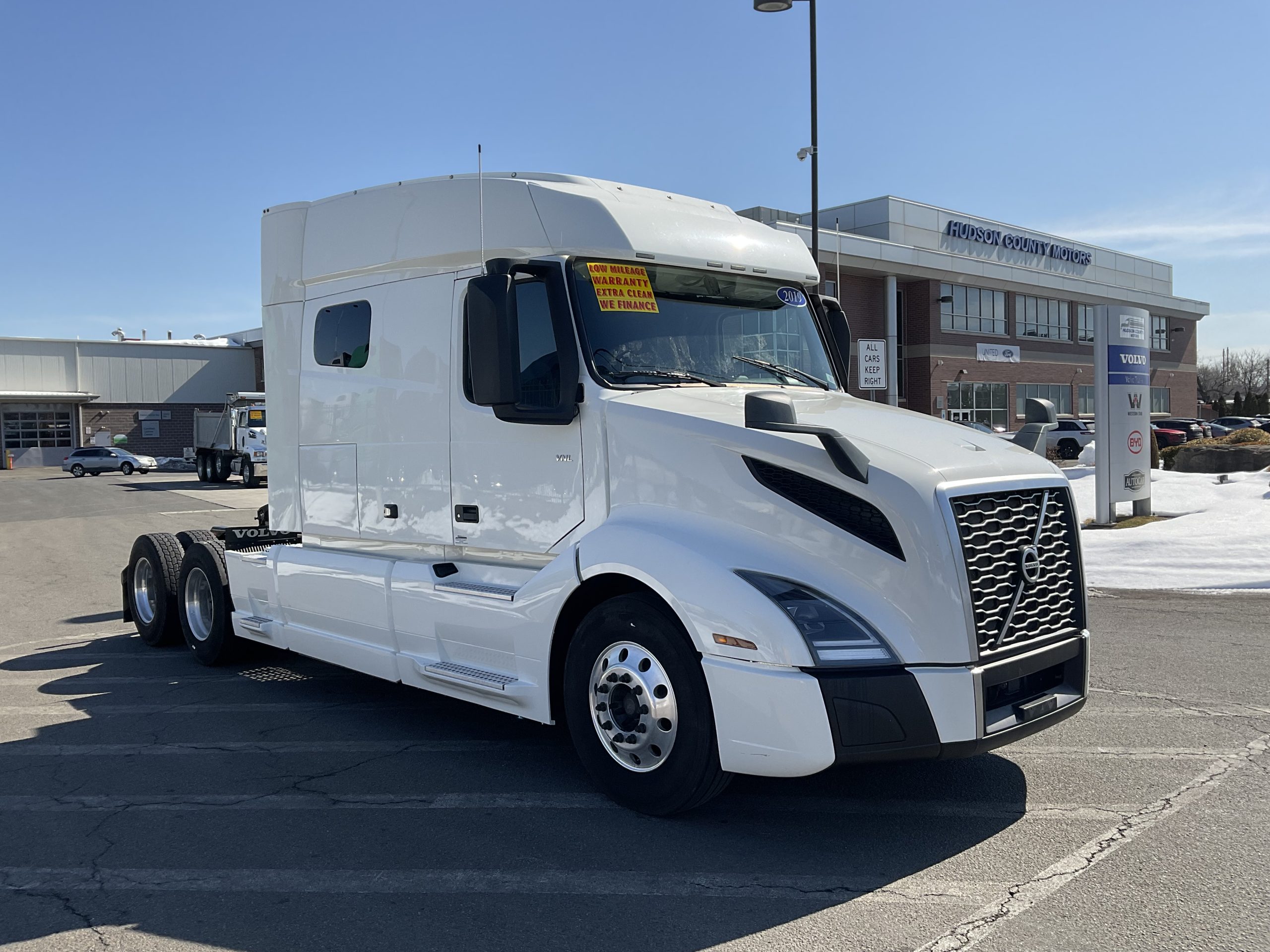 2019 VOLVO VNL64T740 2019 VOLVO VNL64T740 - image 4 of 6
