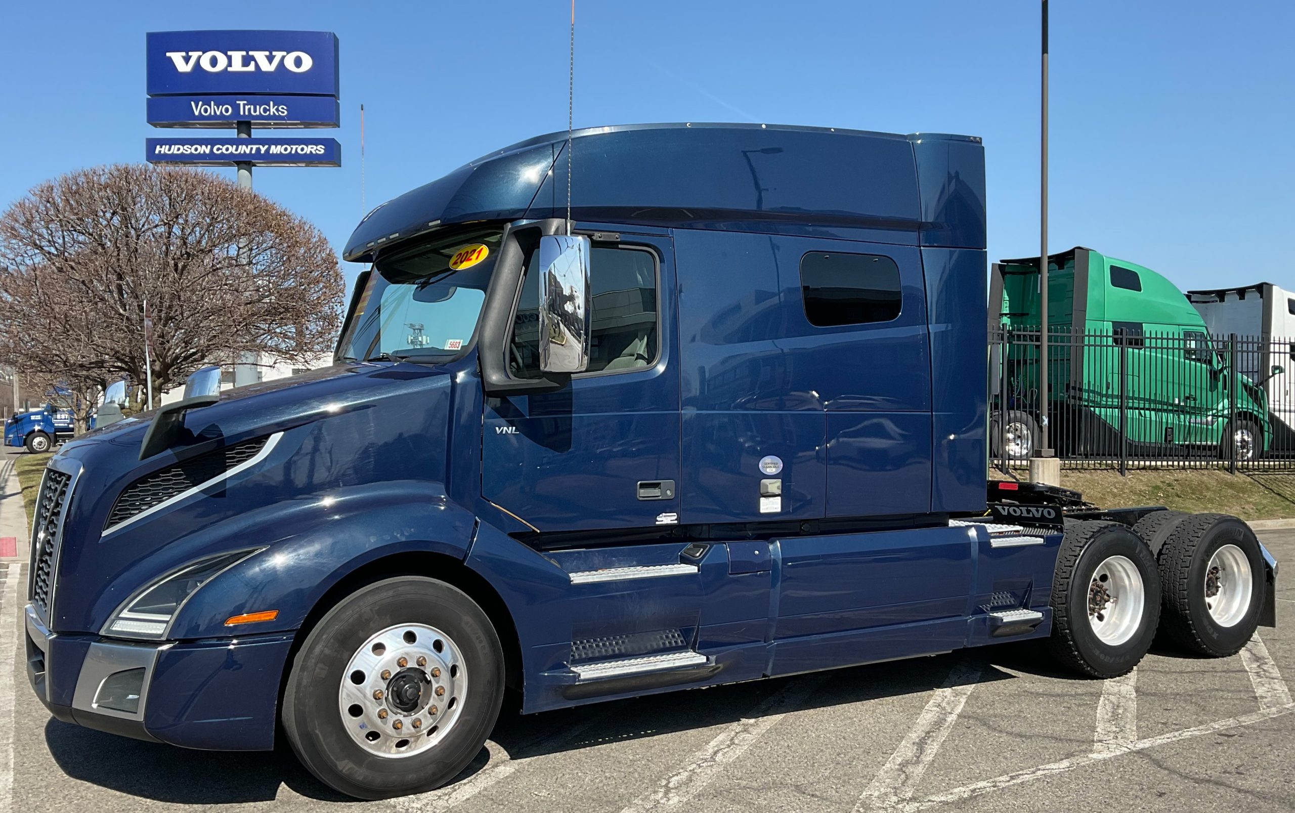 2021 VOLVO VNL64T740 2021 VOLVO VNL64T740 - image 1 of 6