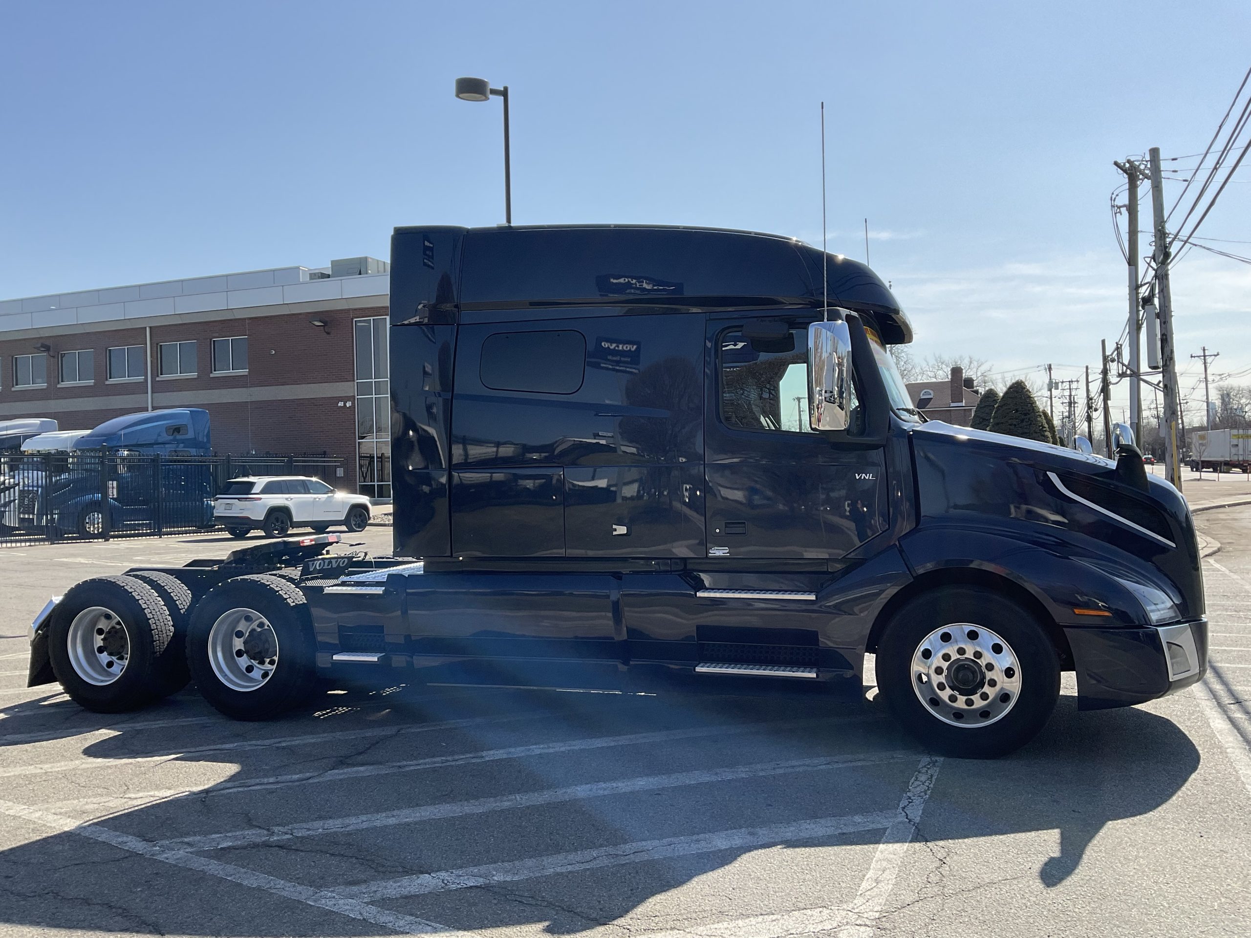 2021 VOLVO VNL64T740 2021 VOLVO VNL64T740 - image 5 of 6