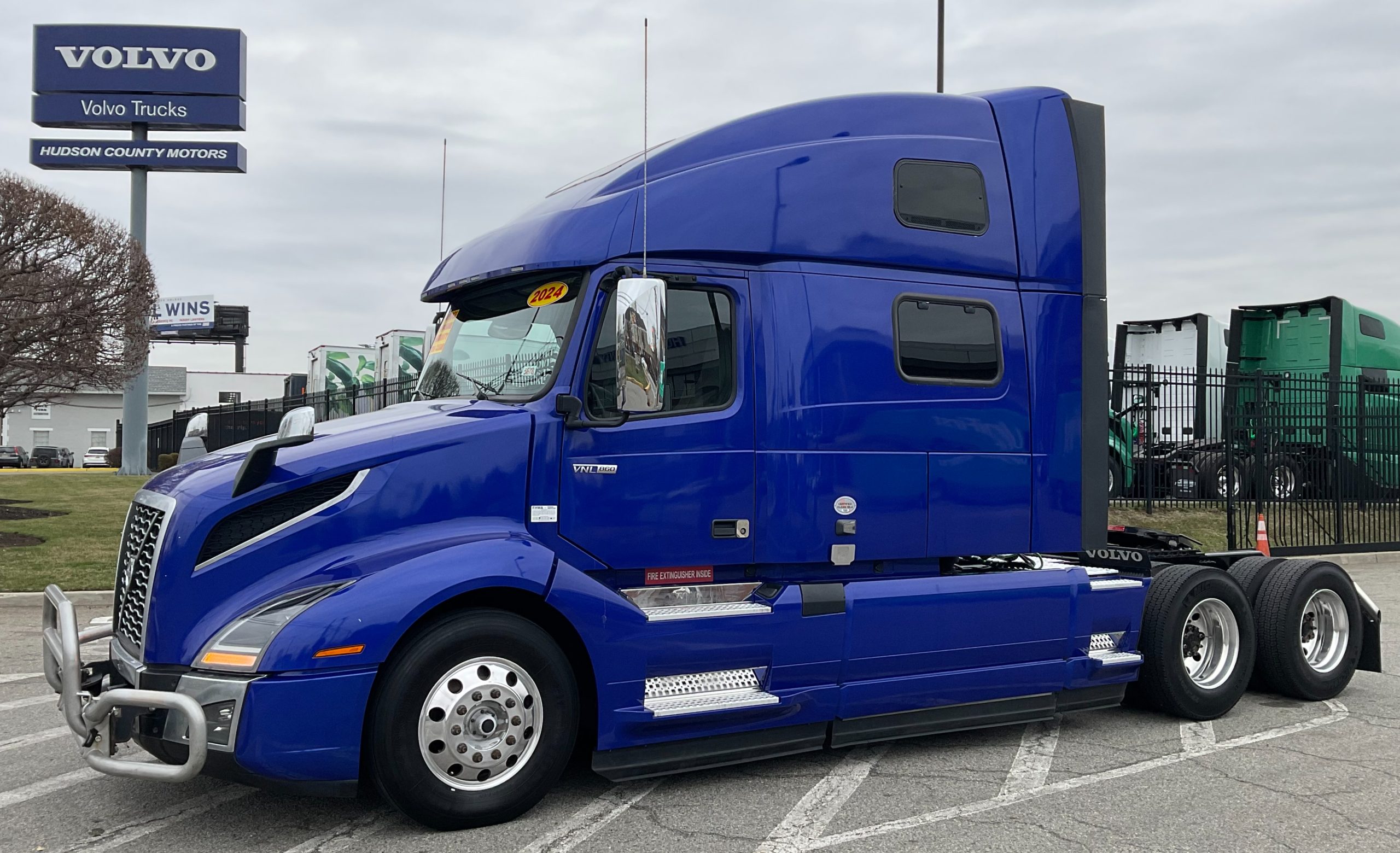 2024 VOLVO VNL64T860 2024 VOLVO VNL64T860 - image 1 of 6
