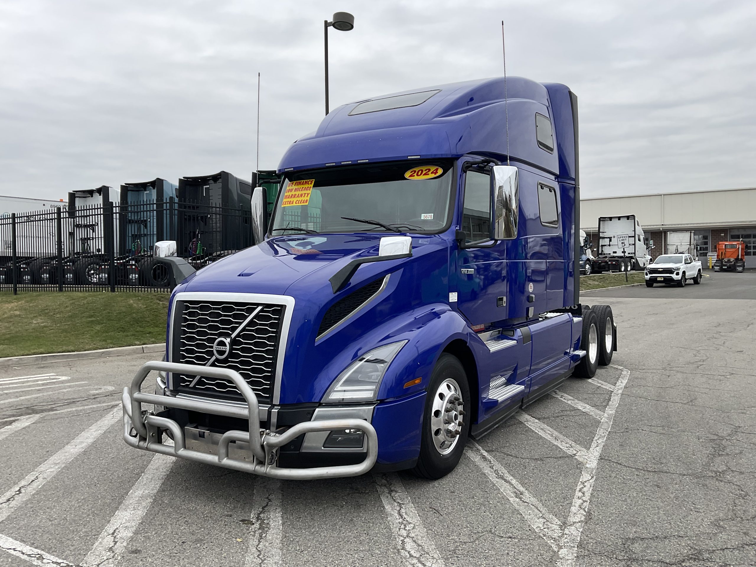 2024 VOLVO VNL64T860 2024 VOLVO VNL64T860 - image 2 of 6