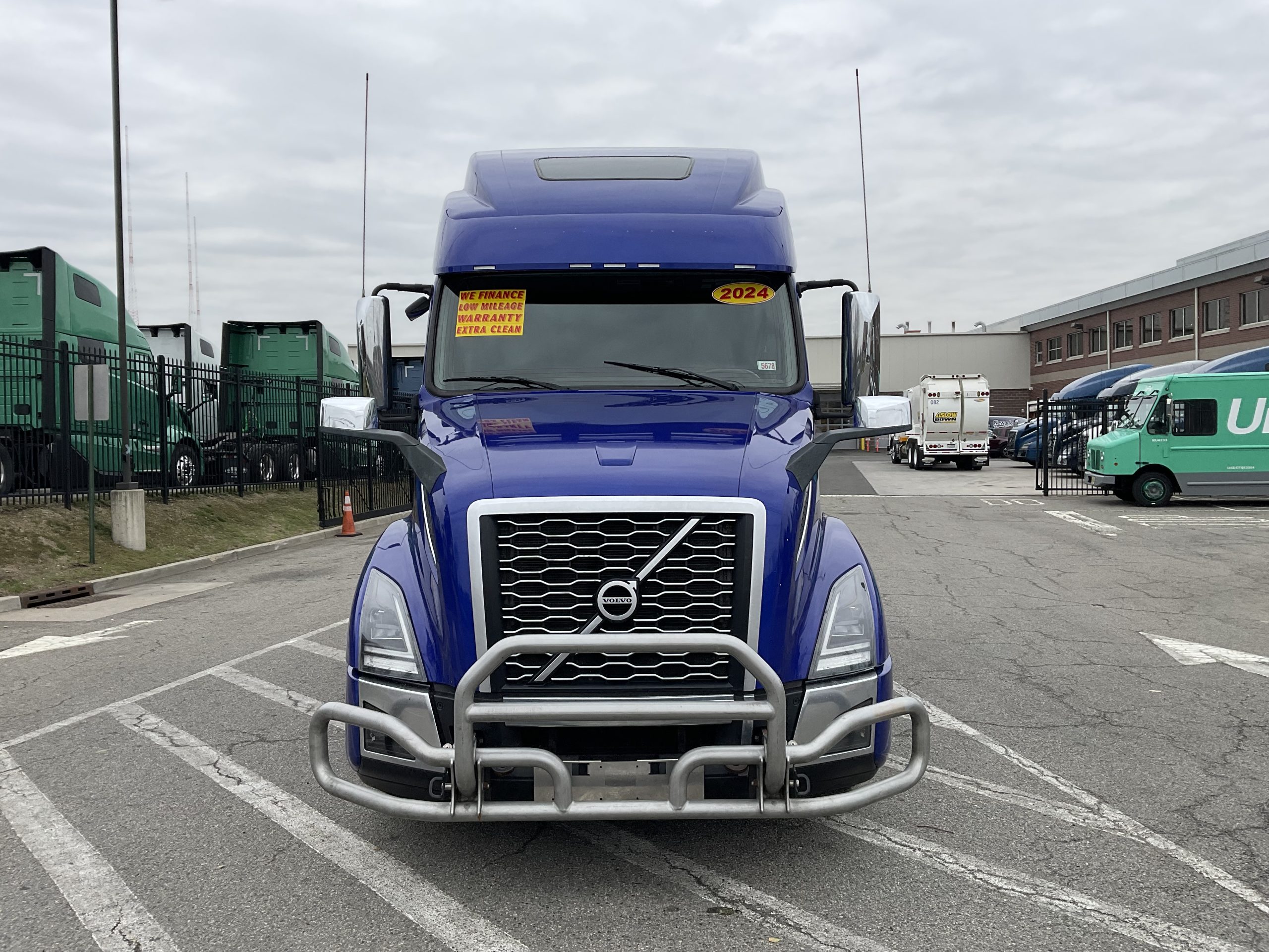 2024 VOLVO VNL64T860 2024 VOLVO VNL64T860 - image 3 of 6