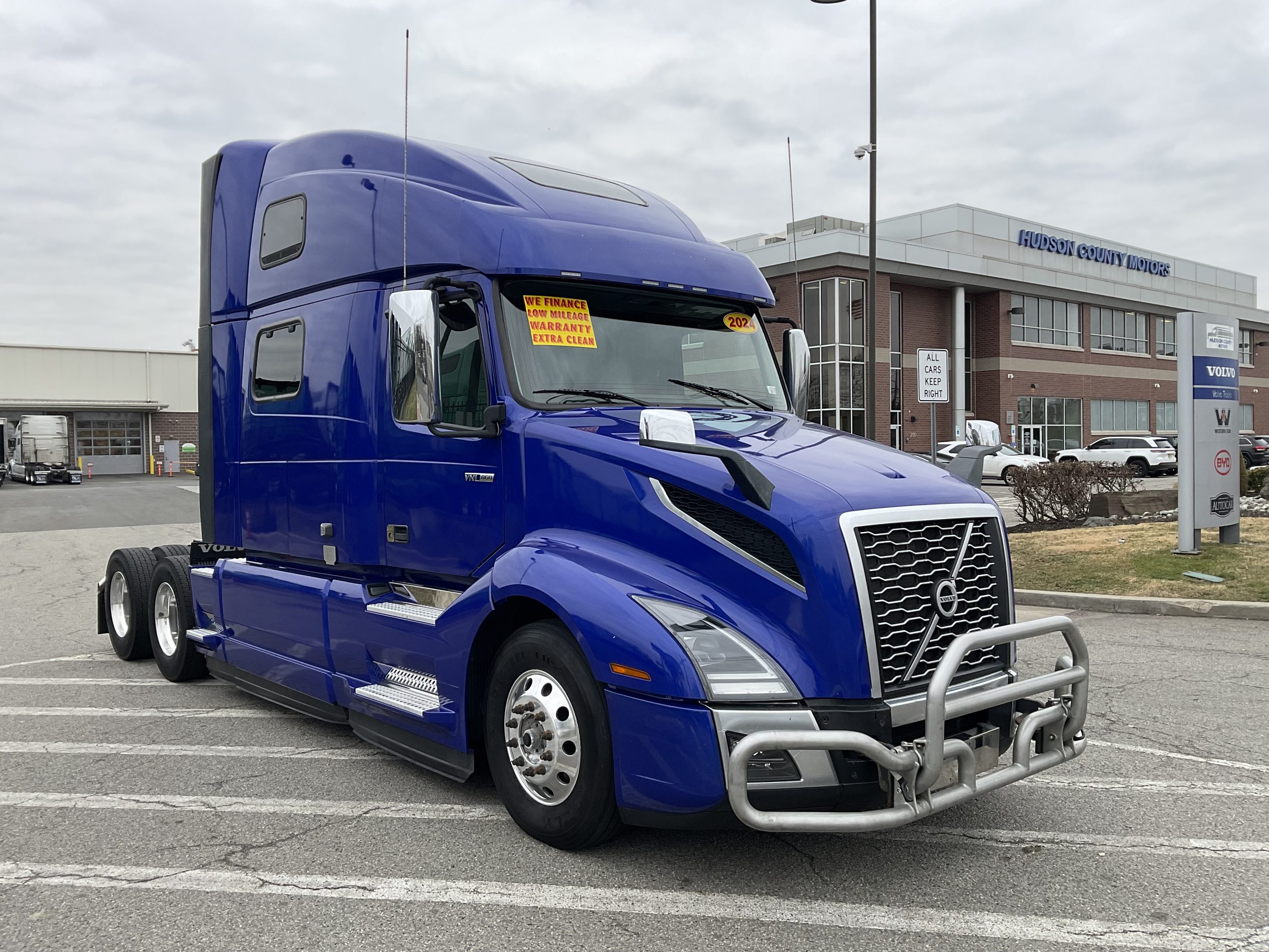 2024 VOLVO VNL64T860 2024 VOLVO VNL64T860 - image 4 of 6