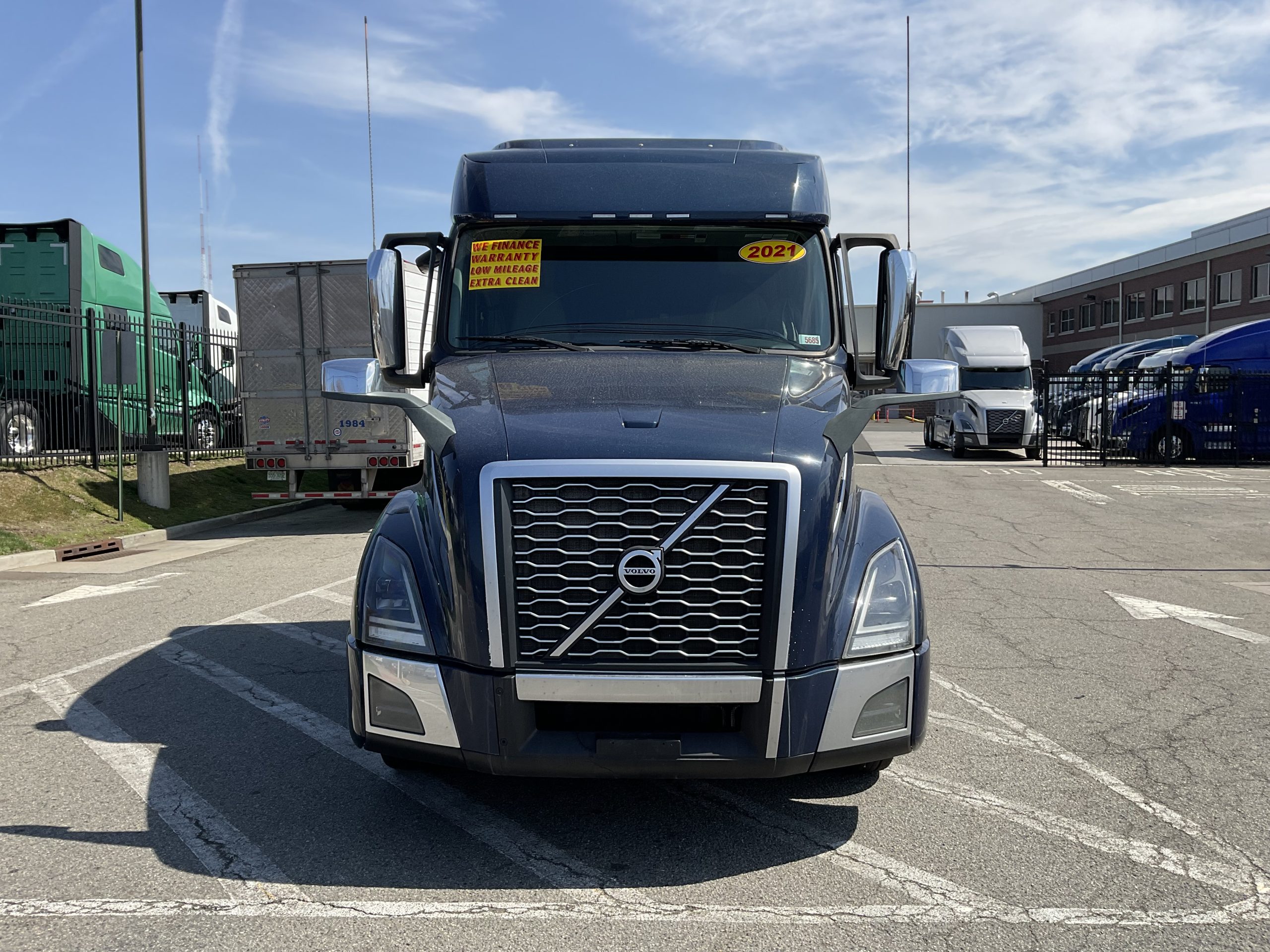 2021 VOLVO VNL64T740 2021 VOLVO VNL64T740 - image 3 of 6