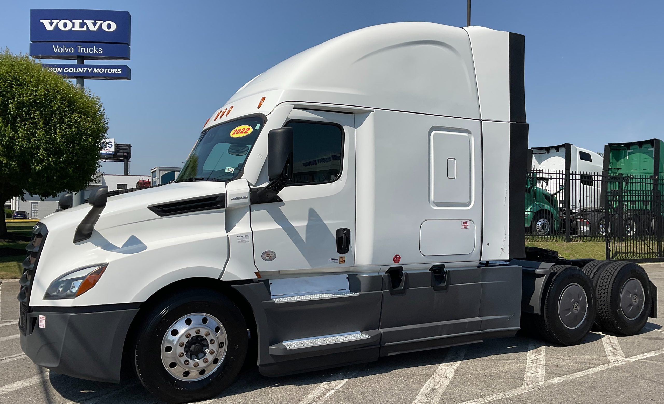2022 FREIGHTLINER CASCADIA 126 2022 FREIGHTLINER CASCADIA 126 - image 1 of 6
