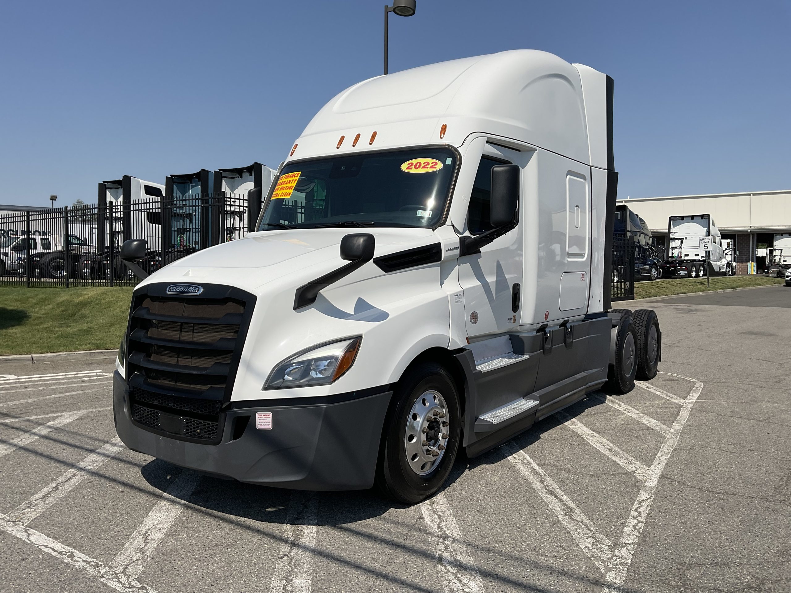 2022 FREIGHTLINER CASCADIA 126 2022 FREIGHTLINER CASCADIA 126 - image 2 of 6