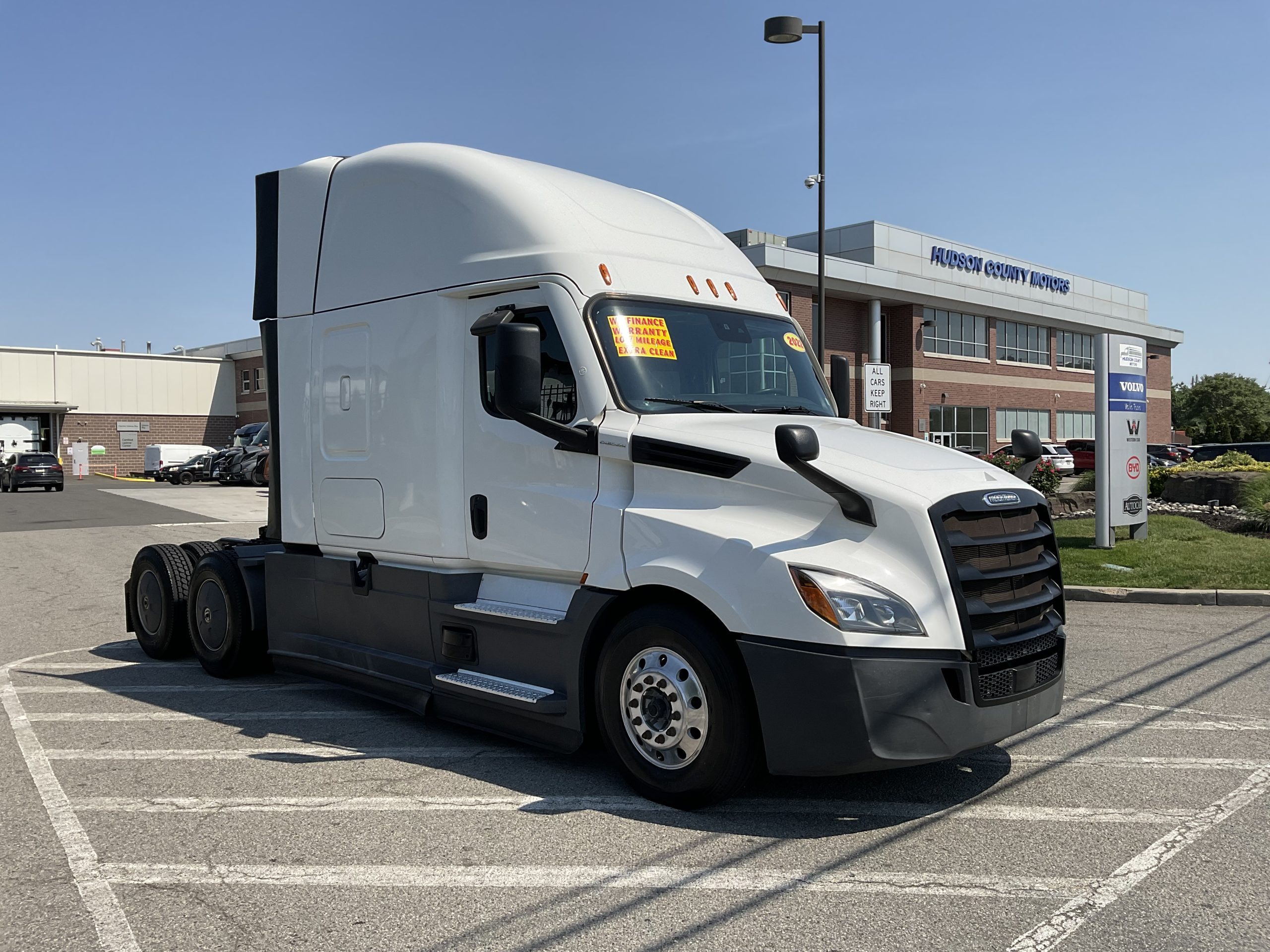 2022 FREIGHTLINER CASCADIA 126 2022 FREIGHTLINER CASCADIA 126 - image 4 of 6