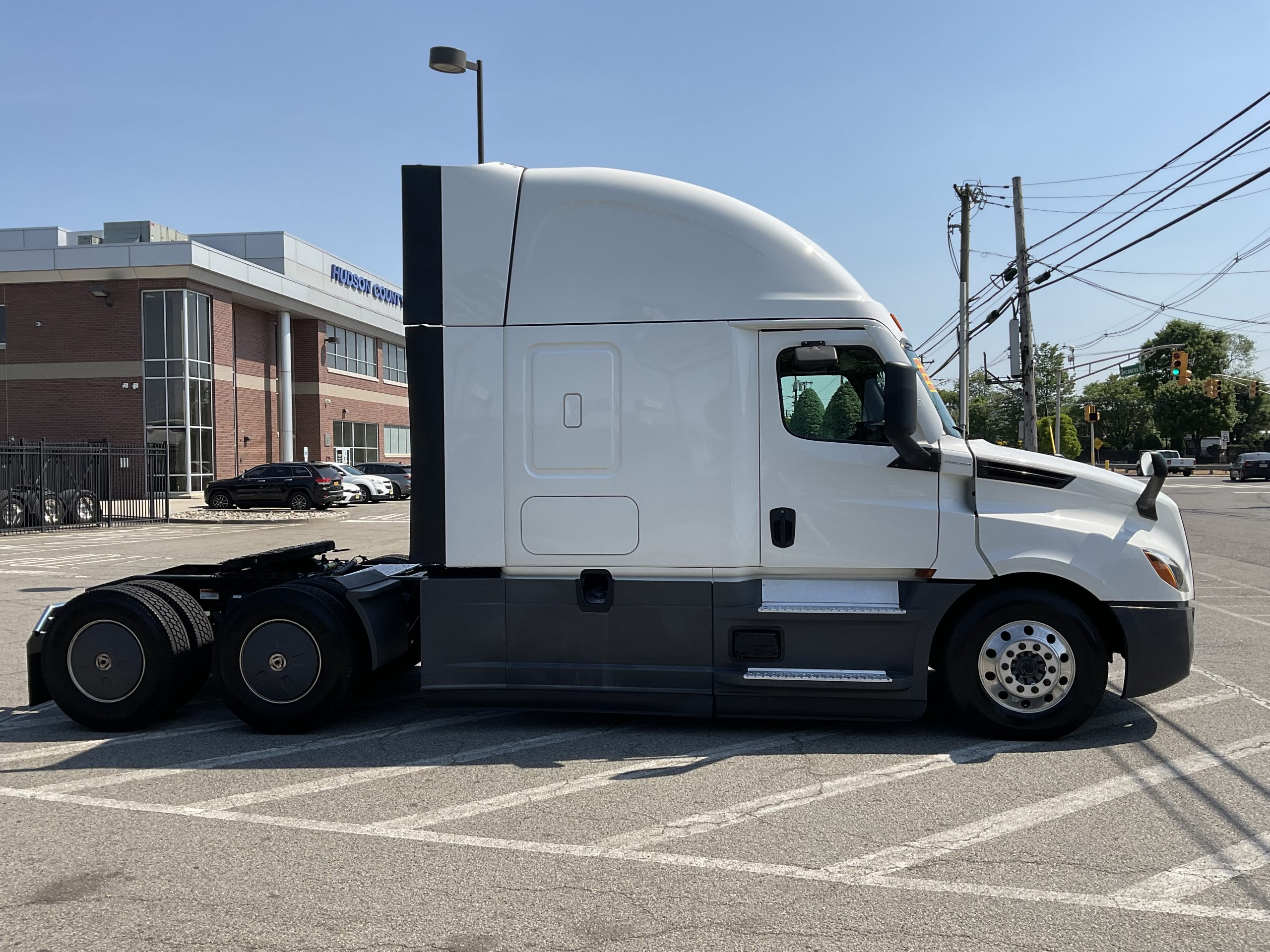 2022 FREIGHTLINER CASCADIA 126 2022 FREIGHTLINER CASCADIA 126 - image 5 of 6