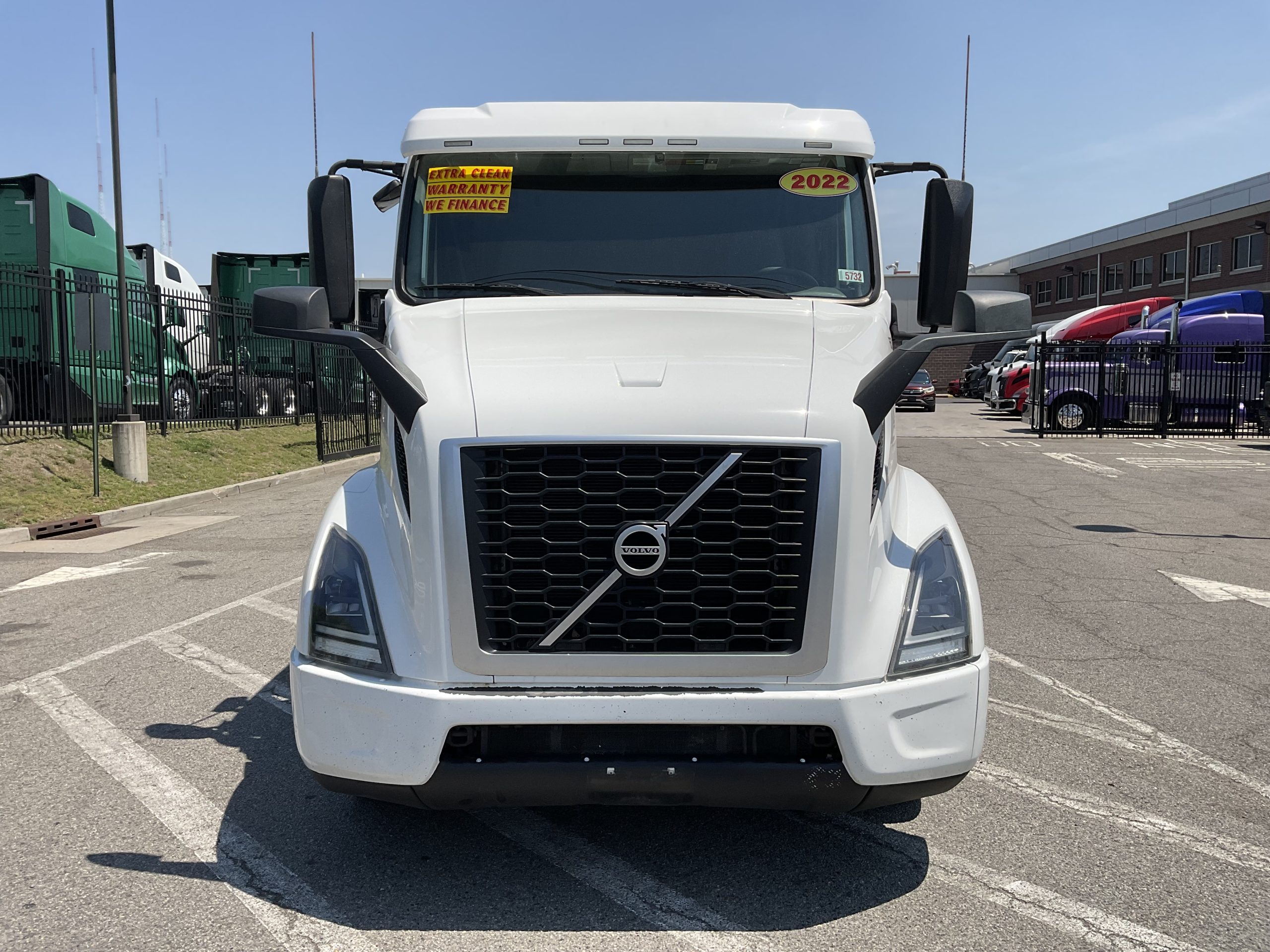 2022 VOLVO VNR64T400 2022 VOLVO VNR64T400 - image 3 of 6