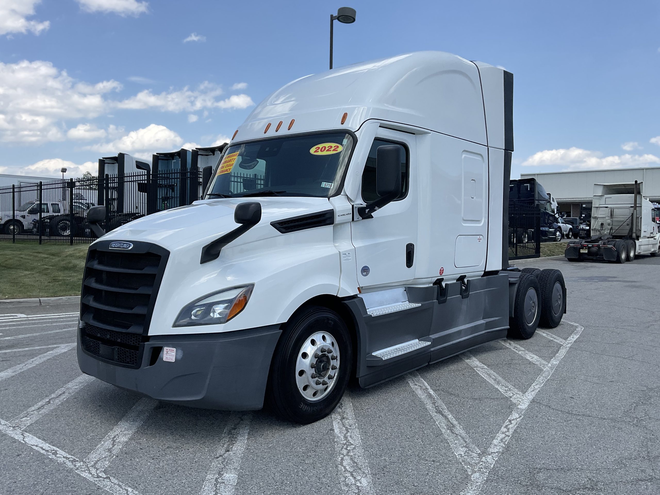 2022 FREIGHTLINER CASCADIA 126 2022 FREIGHTLINER CASCADIA 126 - image 2 of 6