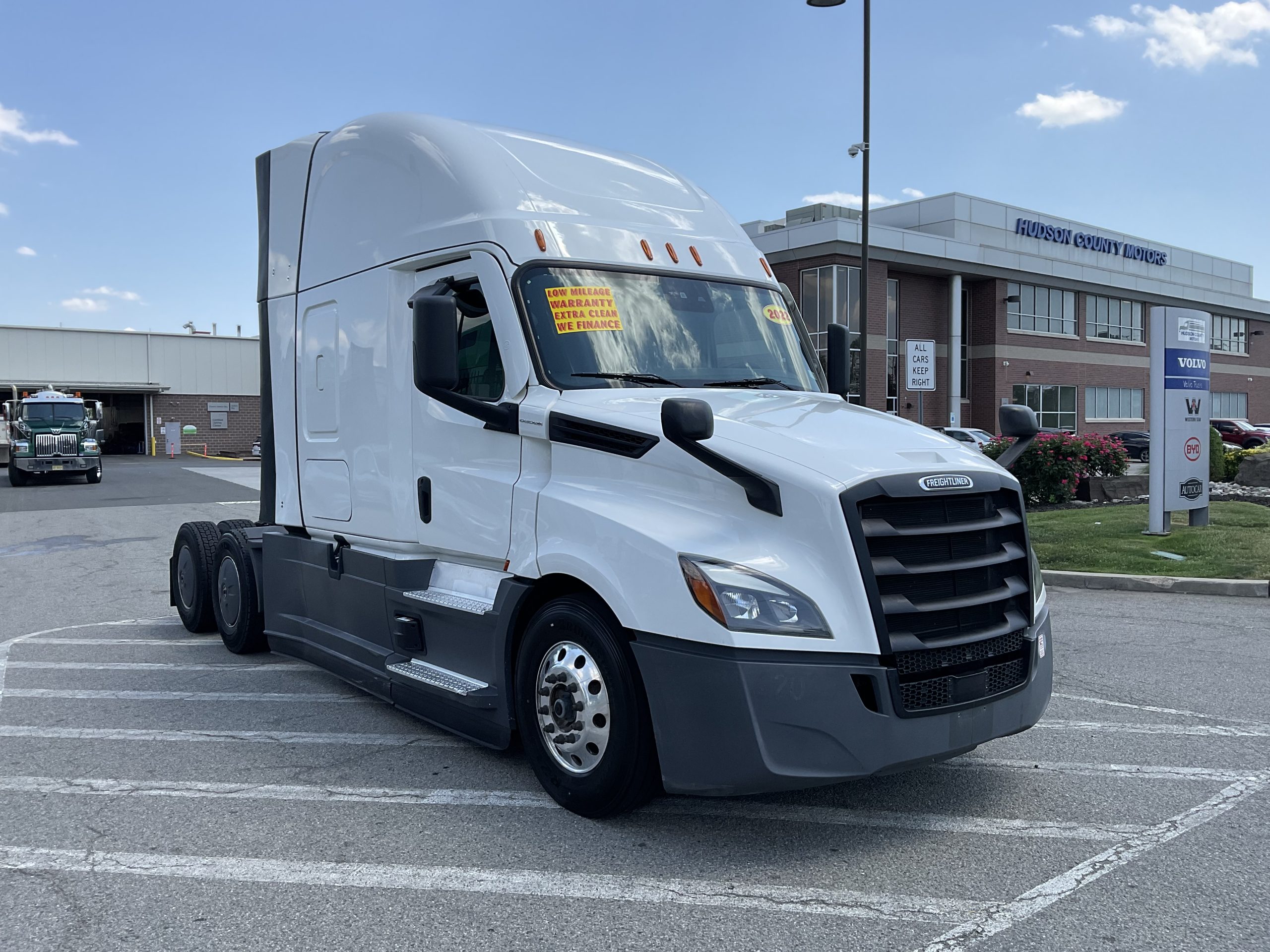 2022 FREIGHTLINER CASCADIA 126 2022 FREIGHTLINER CASCADIA 126 - image 4 of 6