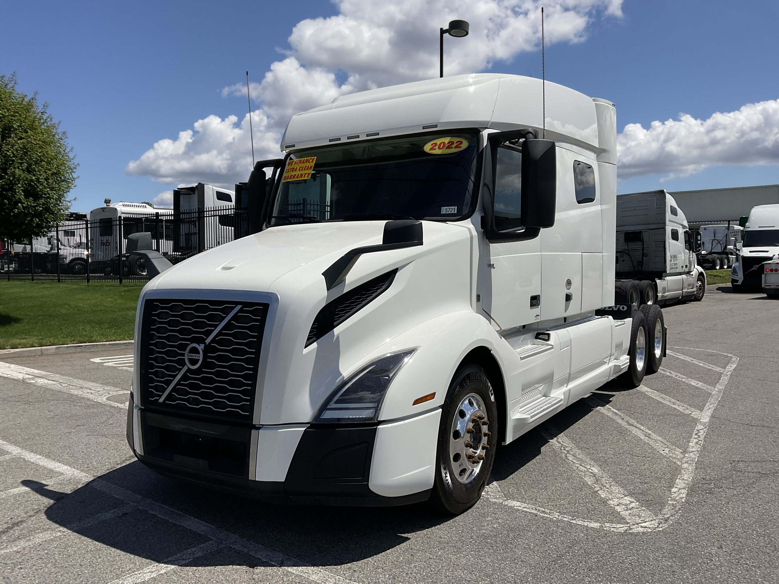 2022 VOLVO VNL64T740 2022 VOLVO VNL64T740 - image 2 of 6