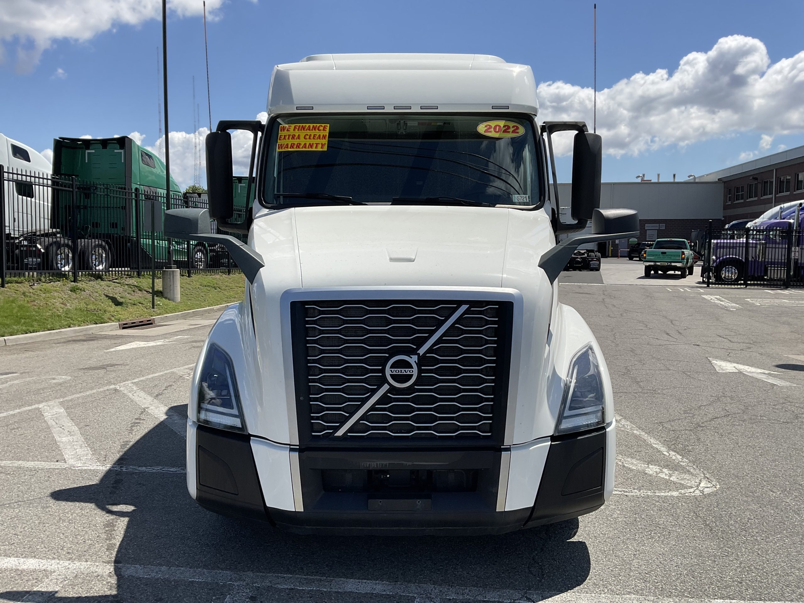 2022 VOLVO VNL64T740 2022 VOLVO VNL64T740 - image 3 of 6
