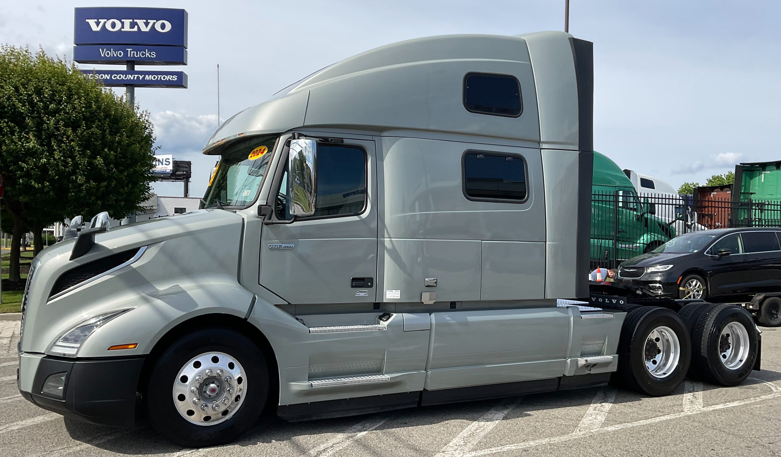 2024 VOLVO VNL64T860 - Hudson County Motors is a heavy truck