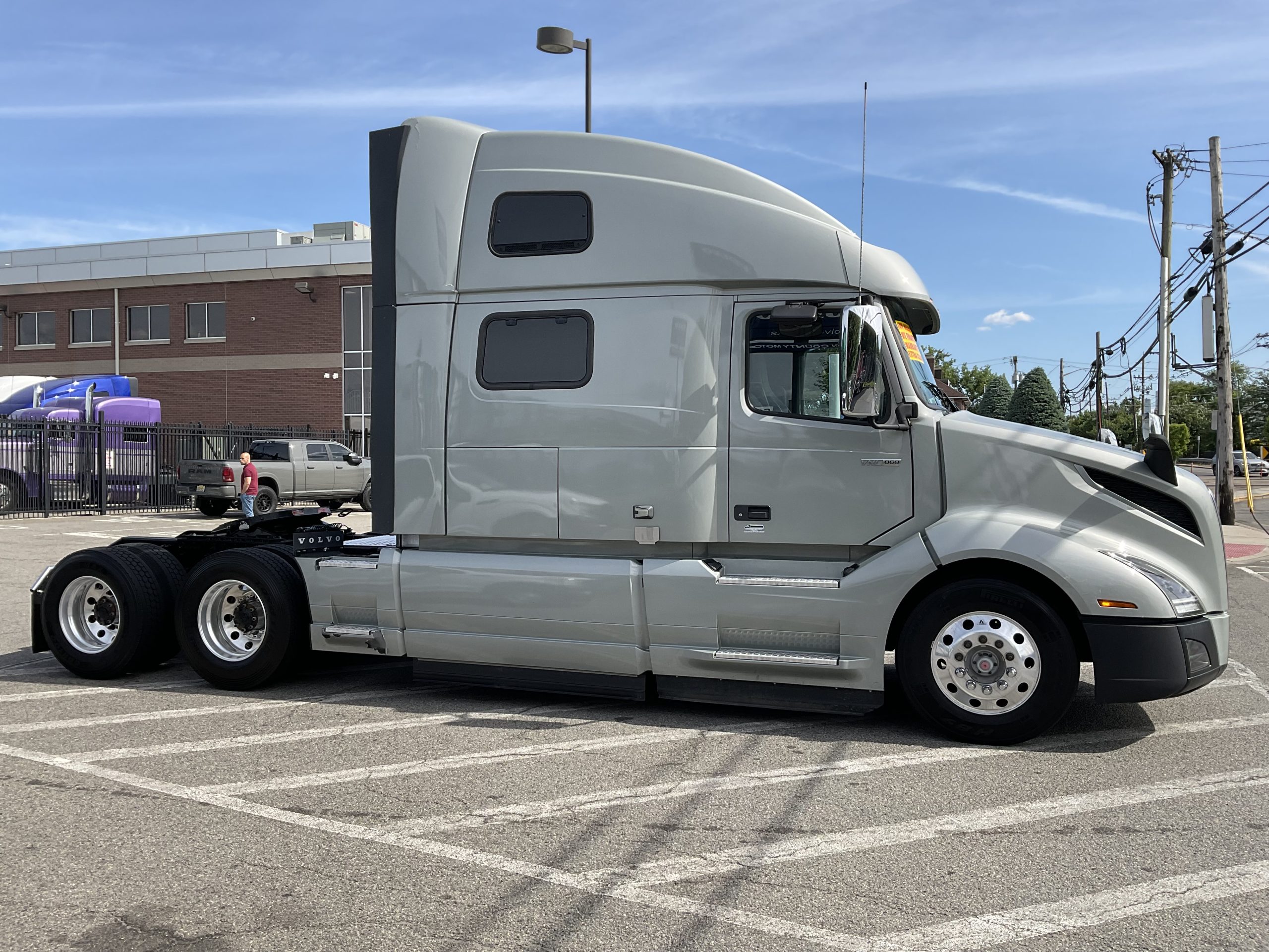 2024 VOLVO VNL64T860 - Hudson County Motors is a heavy truck