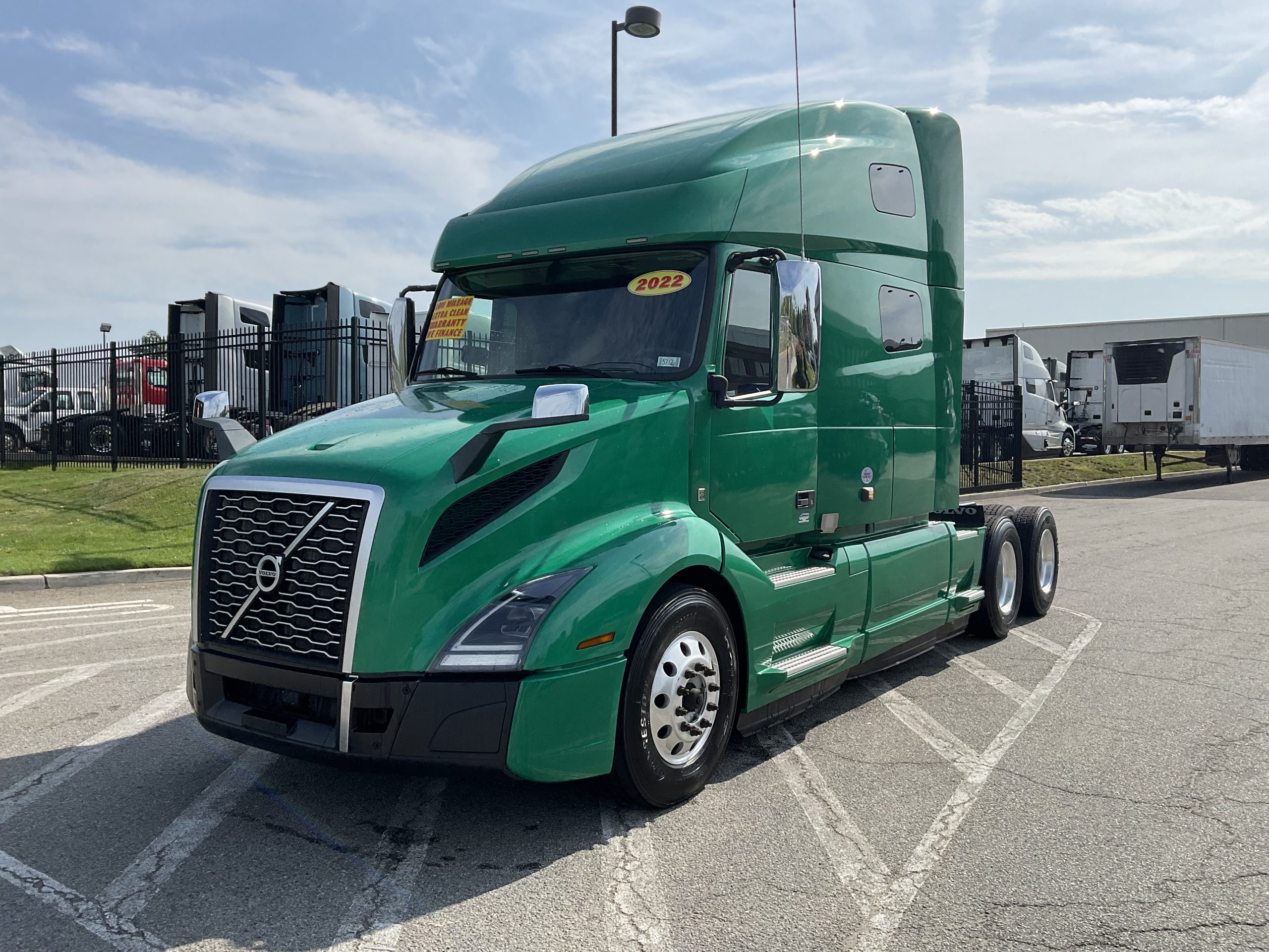 2022 VOLVO VNL64T760 2022 VOLVO VNL64T760 - image 2 of 6