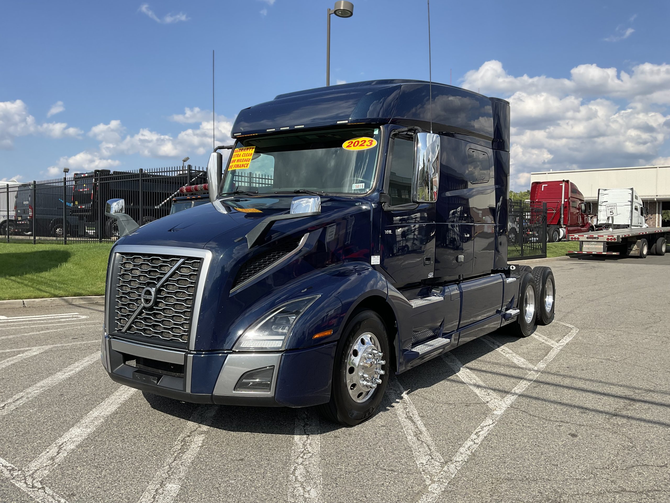 2023 VOLVO VNL64T740 2023 VOLVO VNL64T740 - image 2 of 6