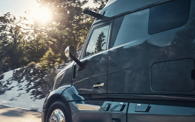 Volvo Trucks VNR 640 Volvo Trucks VNR 640 - image 1 of 4