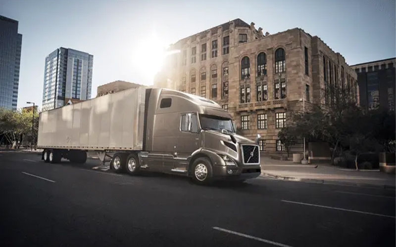 Volvo Trucks VNR 660 Volvo Trucks VNR 660 - image 3 of 4