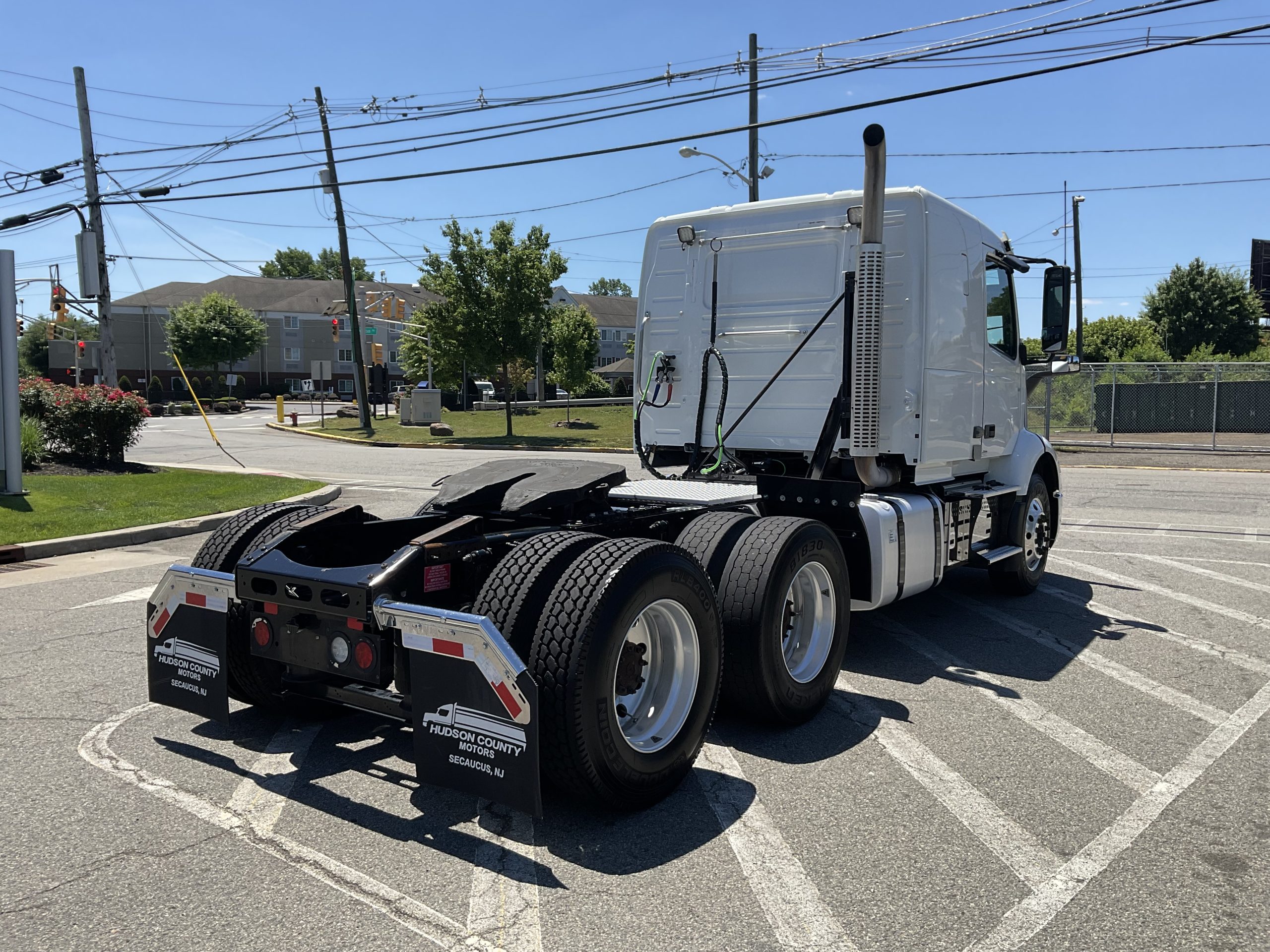 2022 VOLVO VNR64T400 - image 6 of 6