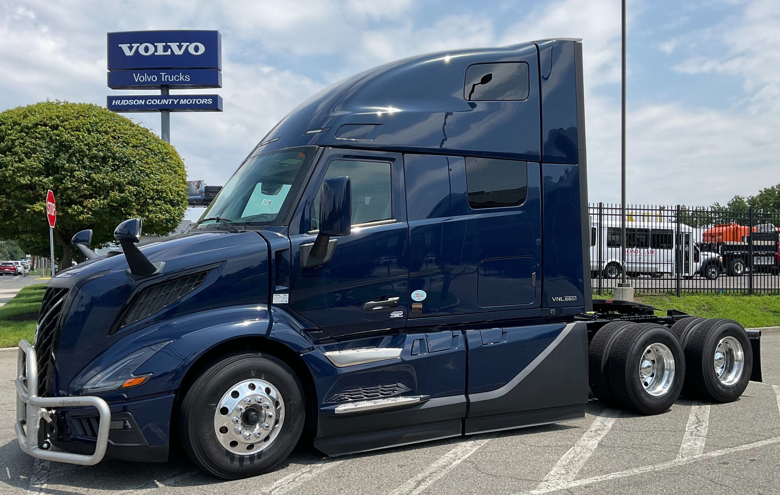 2026 VOLVO VNL64T660 2026 VOLVO VNL64T660 - image 1 of 6