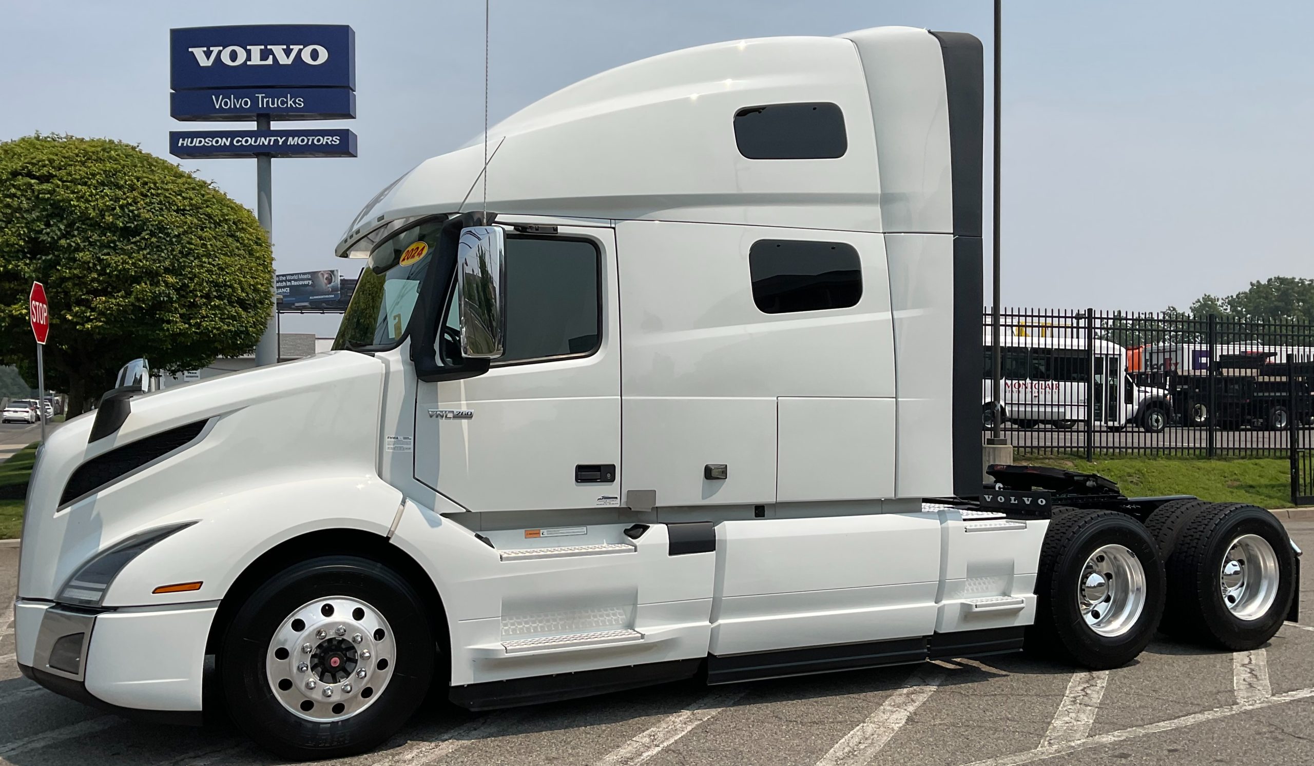 2024 VOLVO VNL64T760 - image 1 of 6