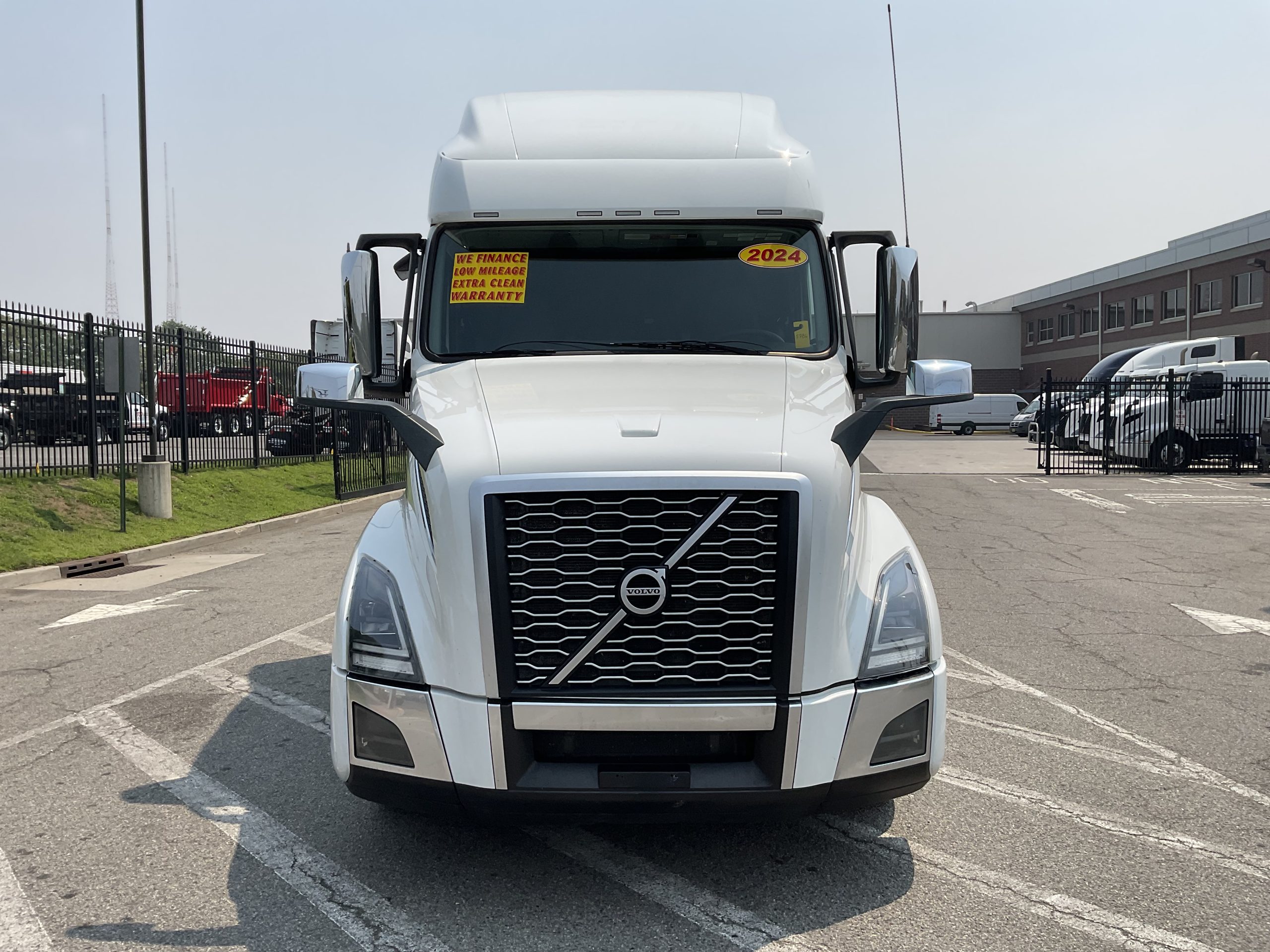 2024 VOLVO VNL64T760 - image 3 of 6