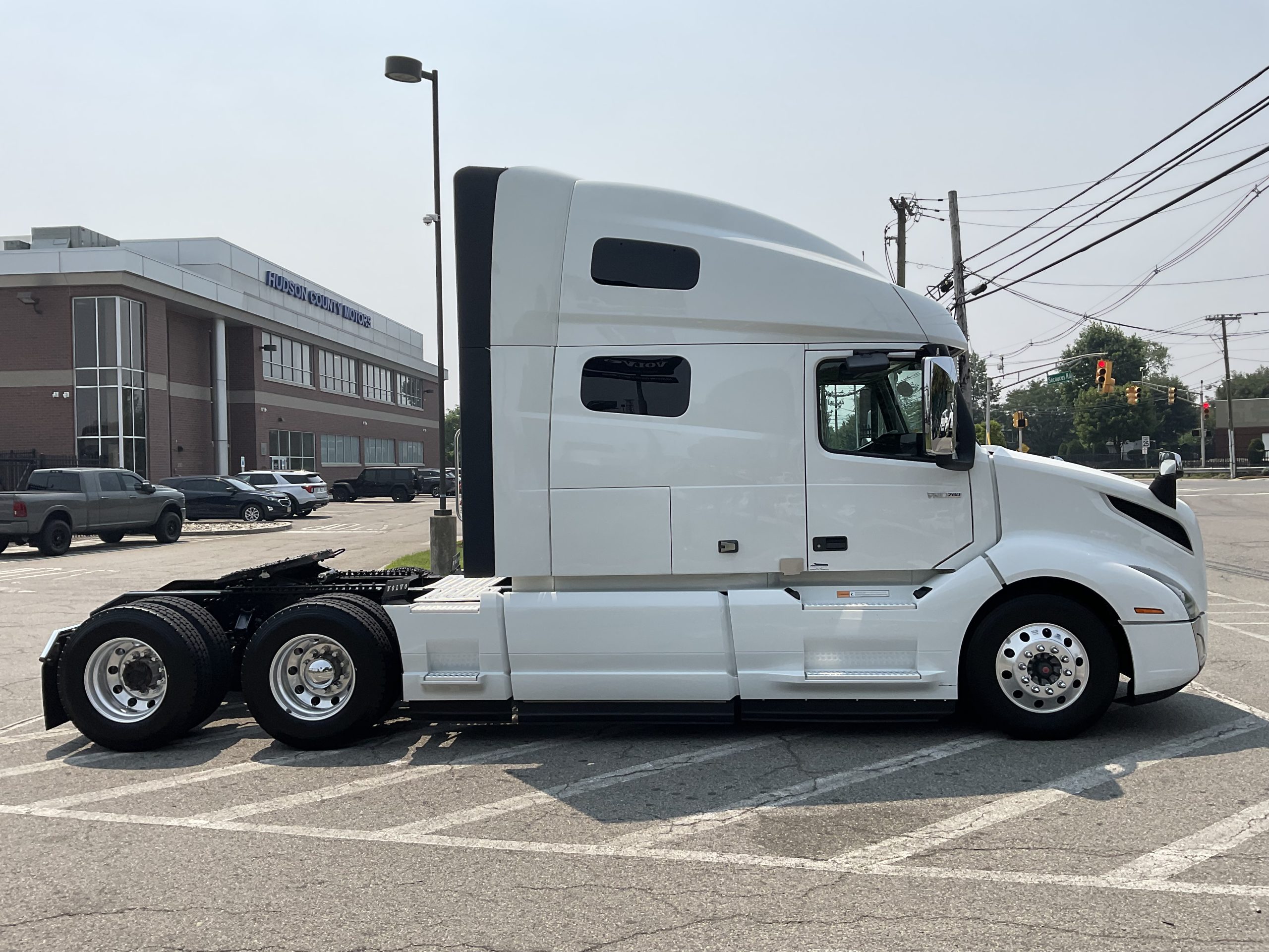 2024 VOLVO VNL64T760 - image 5 of 6