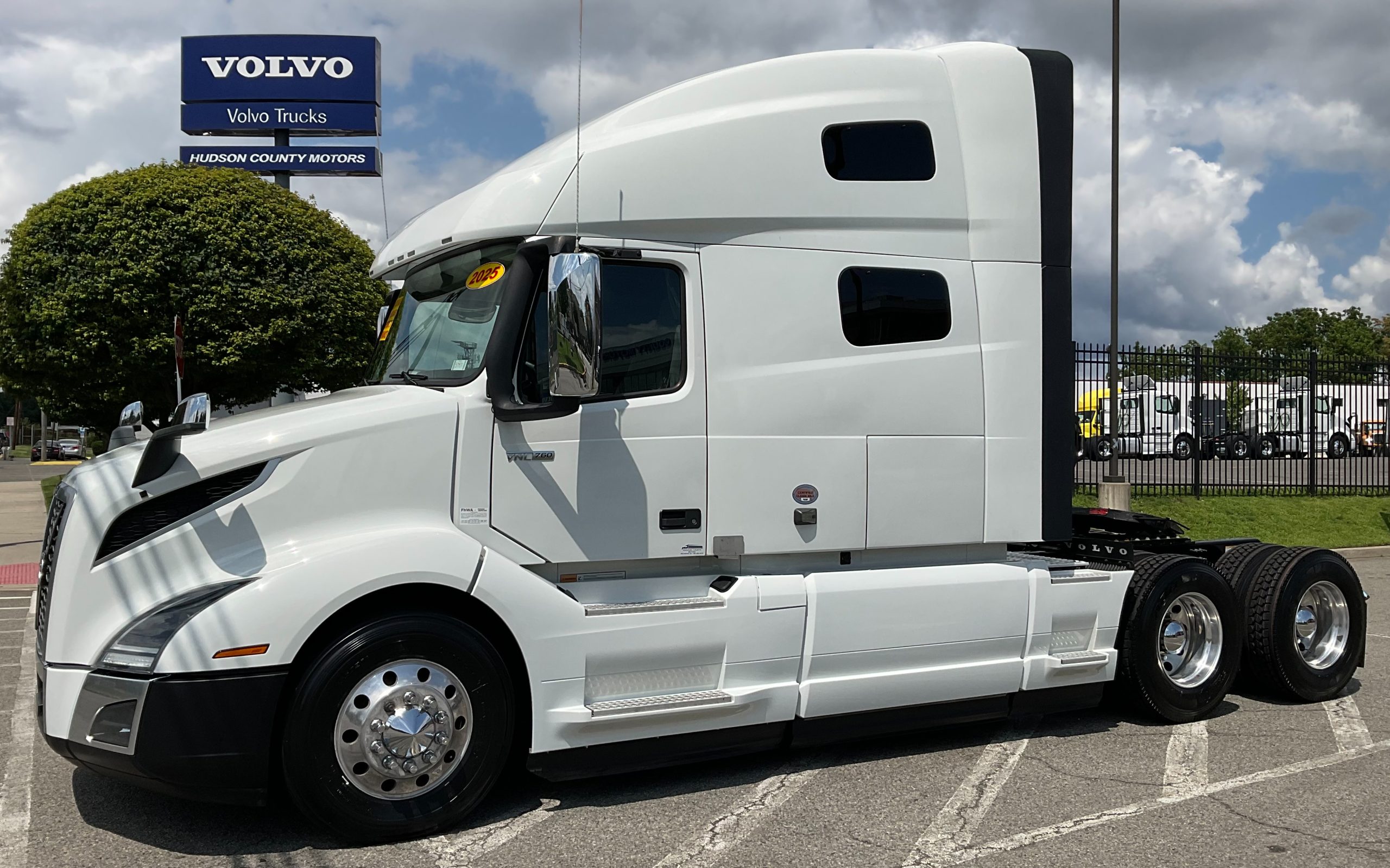 2025 VOLVO VNL64T760 - image 1 of 6