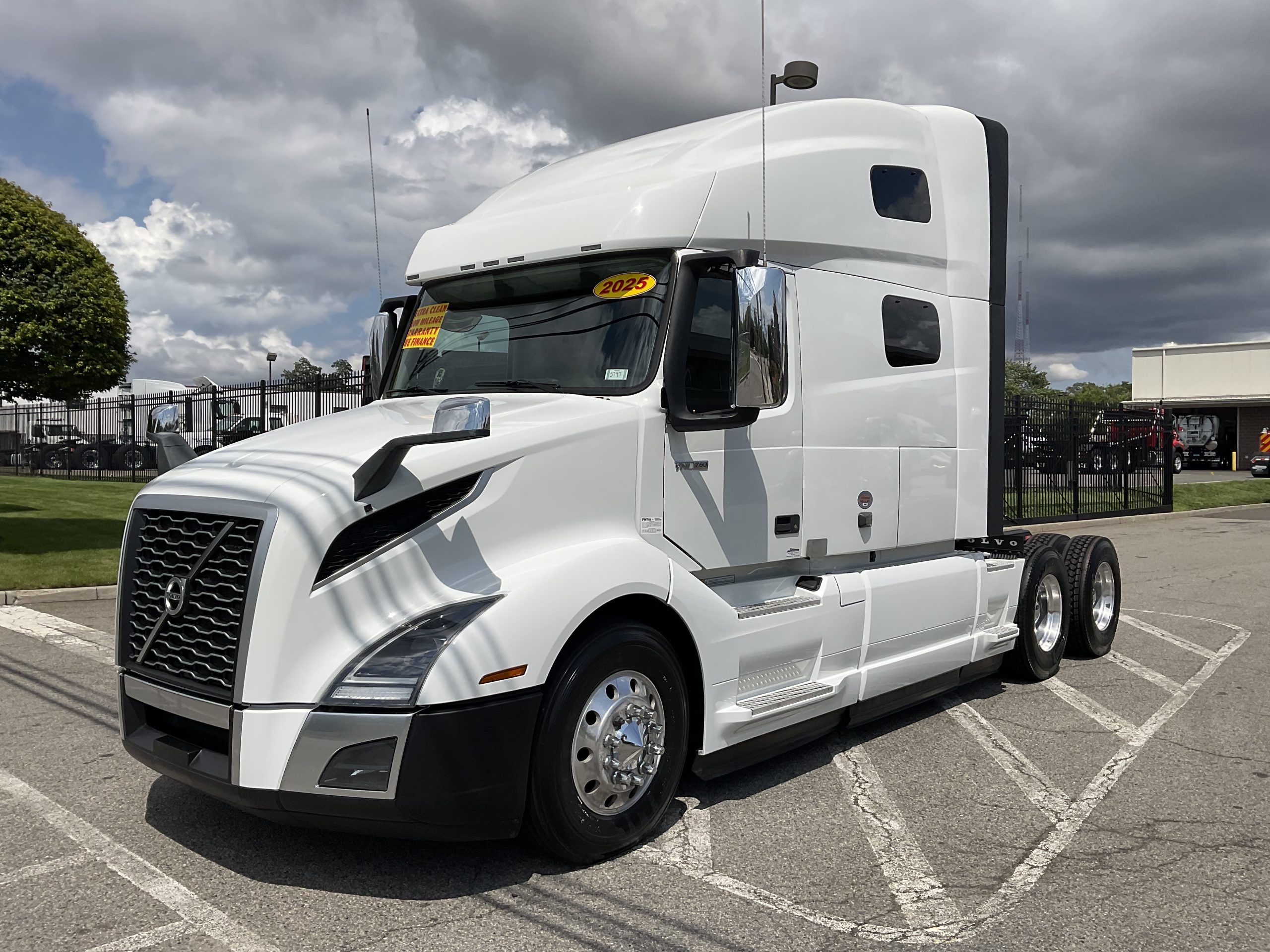 2025 VOLVO VNL64T760 - image 2 of 6